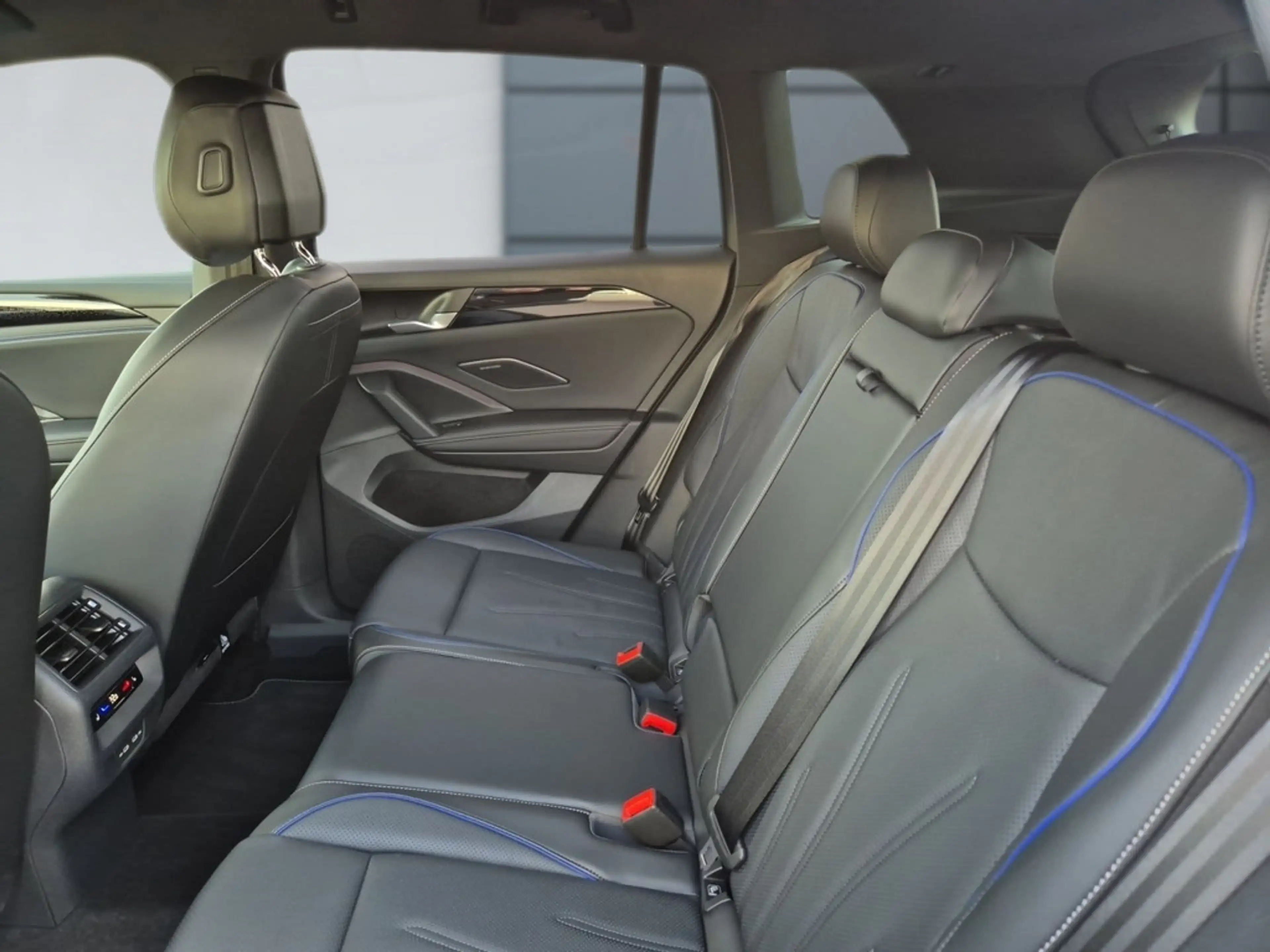 Volkswagen Tiguan 2.0 TDI 4Motion R-Line *DSG*MATRIX*AHK*STANDH*EASY OPEN*HAREASY — photo 10