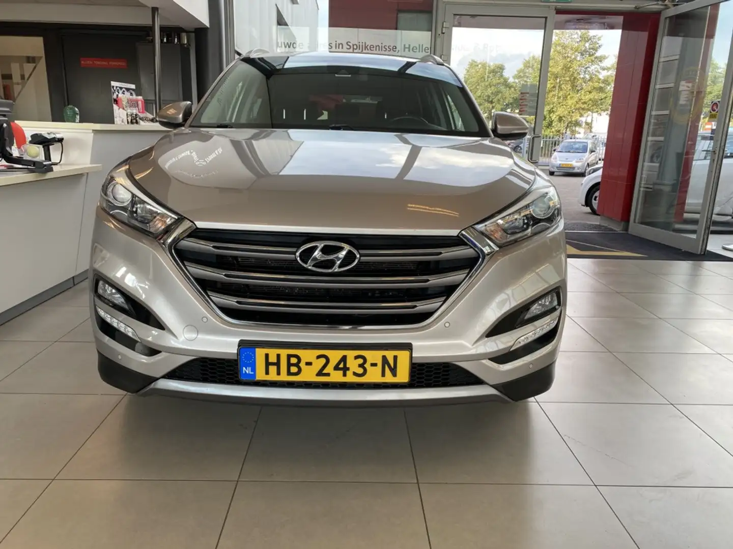 Hyundai TUCSON 1.6 GDi Comfort,Navigatie,Achteruitrijcamera,Trekh Grijs - 2