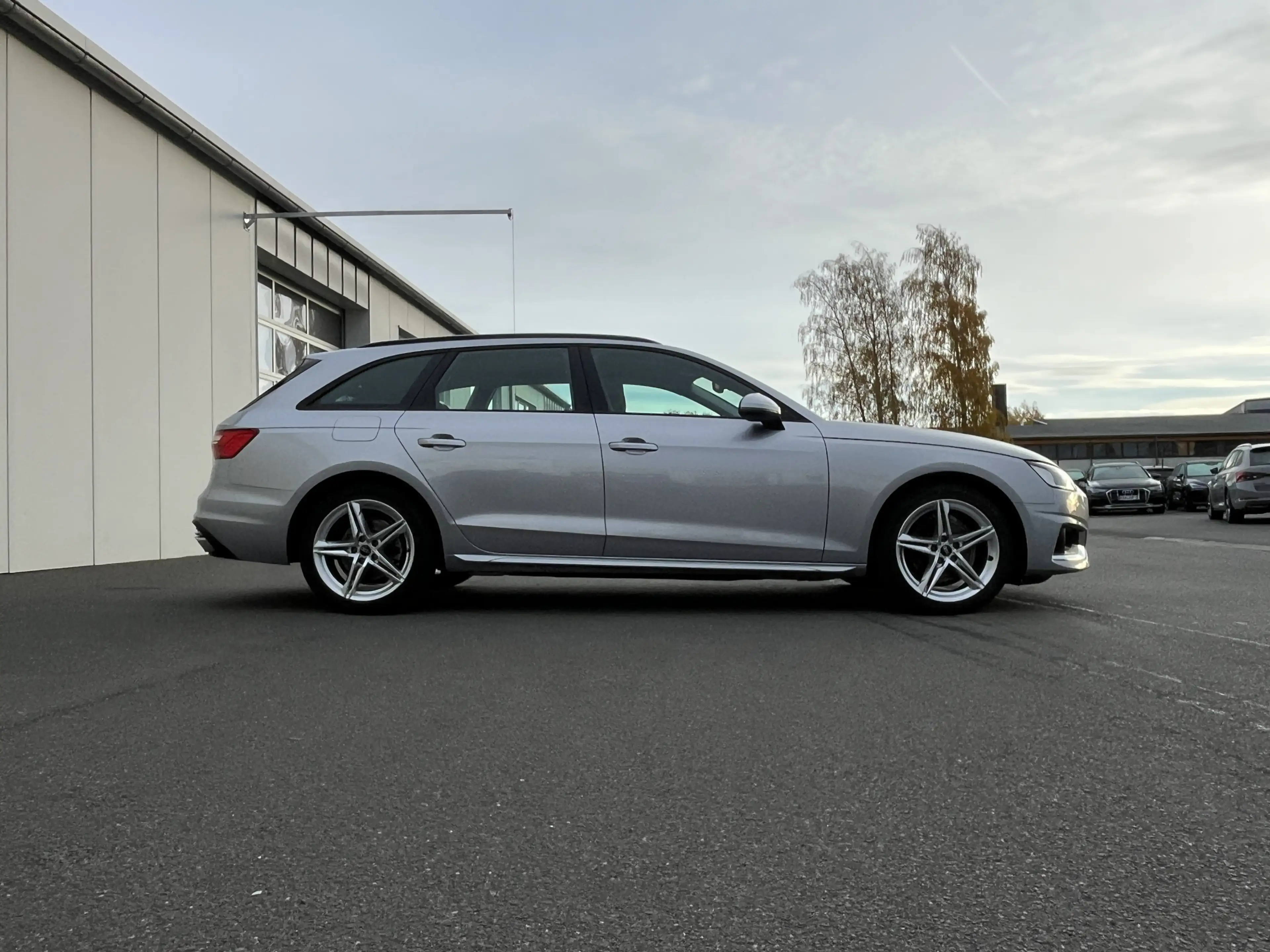 Audi A4 Avant 35 2.0 TDI S tronic advanced 144€ m.20% An — photo 5
