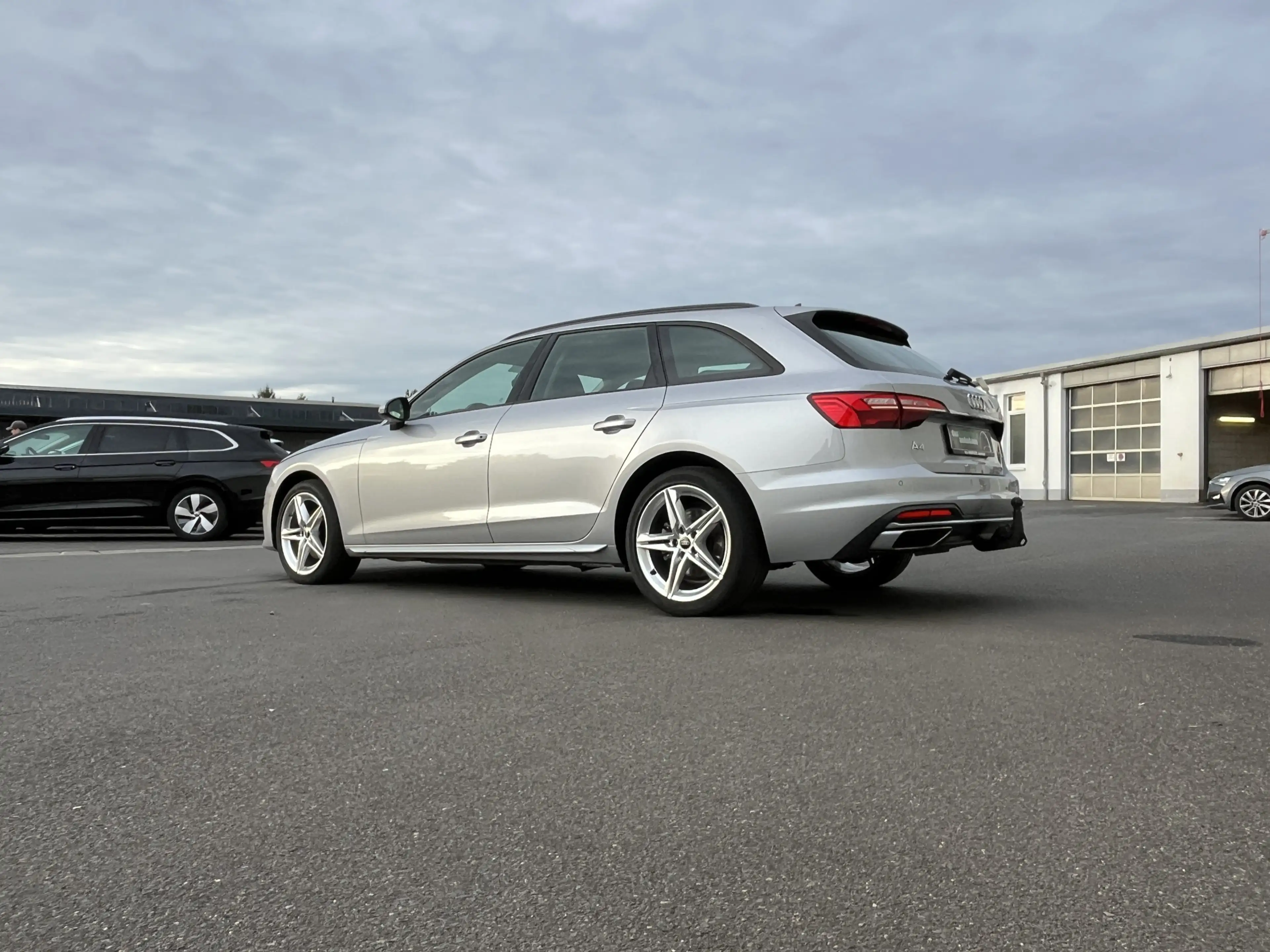 Audi A4 Avant 35 2.0 TDI S tronic advanced 144€ m.20% An — photo 10