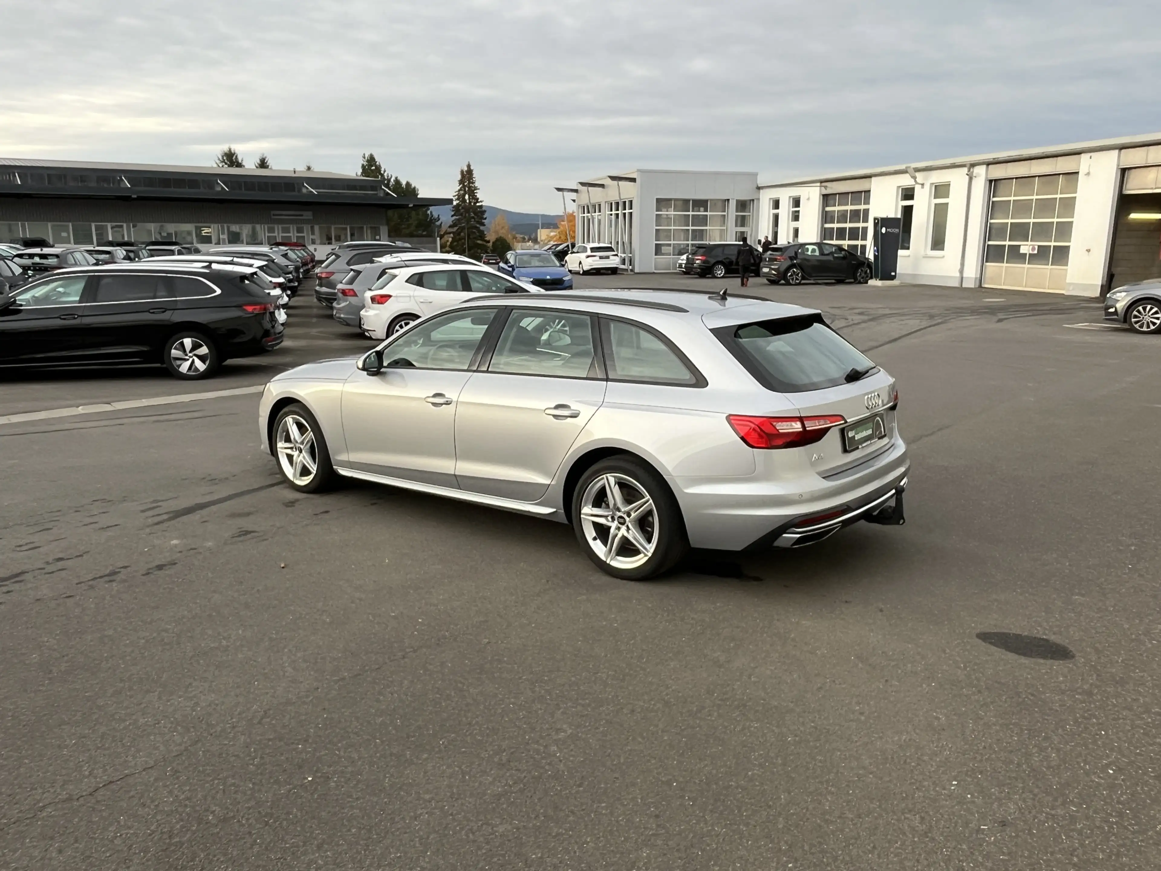 Audi A4 Avant 35 2.0 TDI S tronic advanced 144€ m.20% An — photo 11