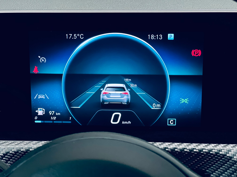 Mercedes-Benz A 180 i **CLIMATISATION**CARPLAY**CARNET COMPLET** — photo 13