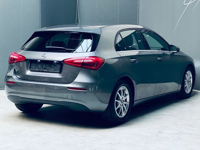 Mercedes-Benz A 180 i **CLIMATISATION**CARPLAY**CARNET COMPLET** — photo 3
