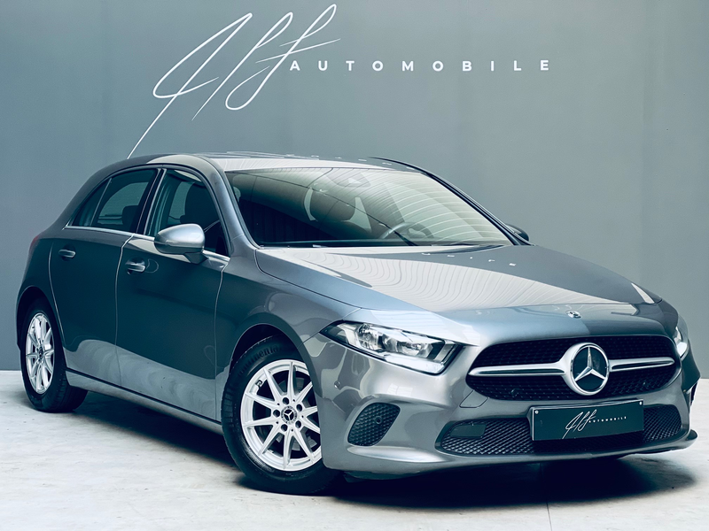 Mercedes-Benz A 180 i **CLIMATISATION**CARPLAY**CARNET COMPLET**