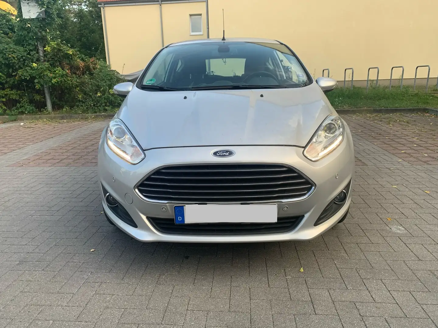 Ford Fiesta Fiesta 1.0 EcoBoost Start-Stop Titanium Silber - 1