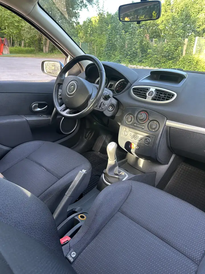 Renault Clio Citadine 3 portes — photo 3