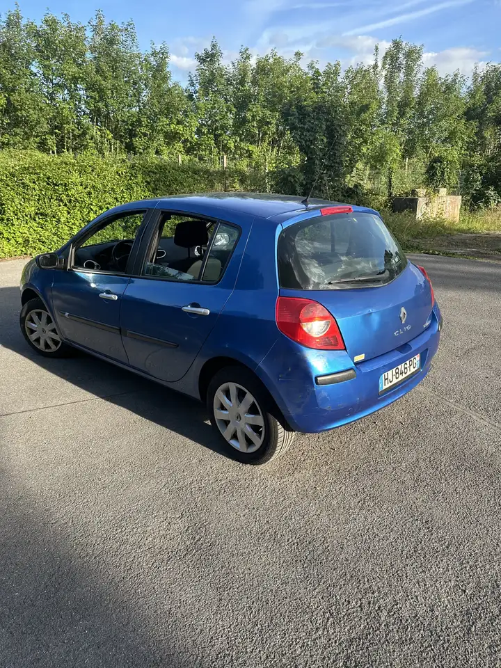 Renault Clio Citadine 3 portes — photo 2