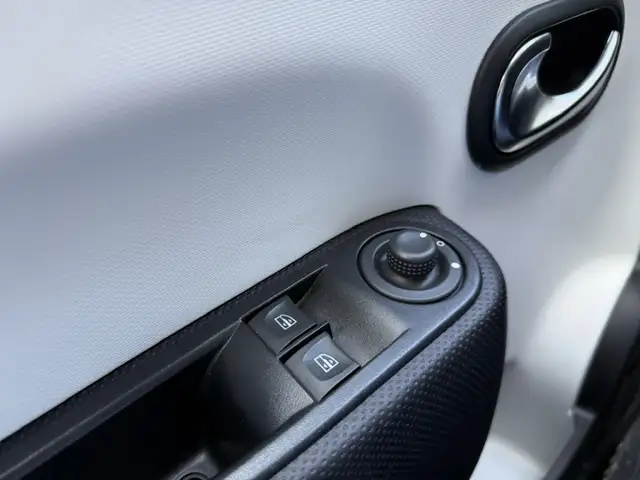 Renault Twingo view 28