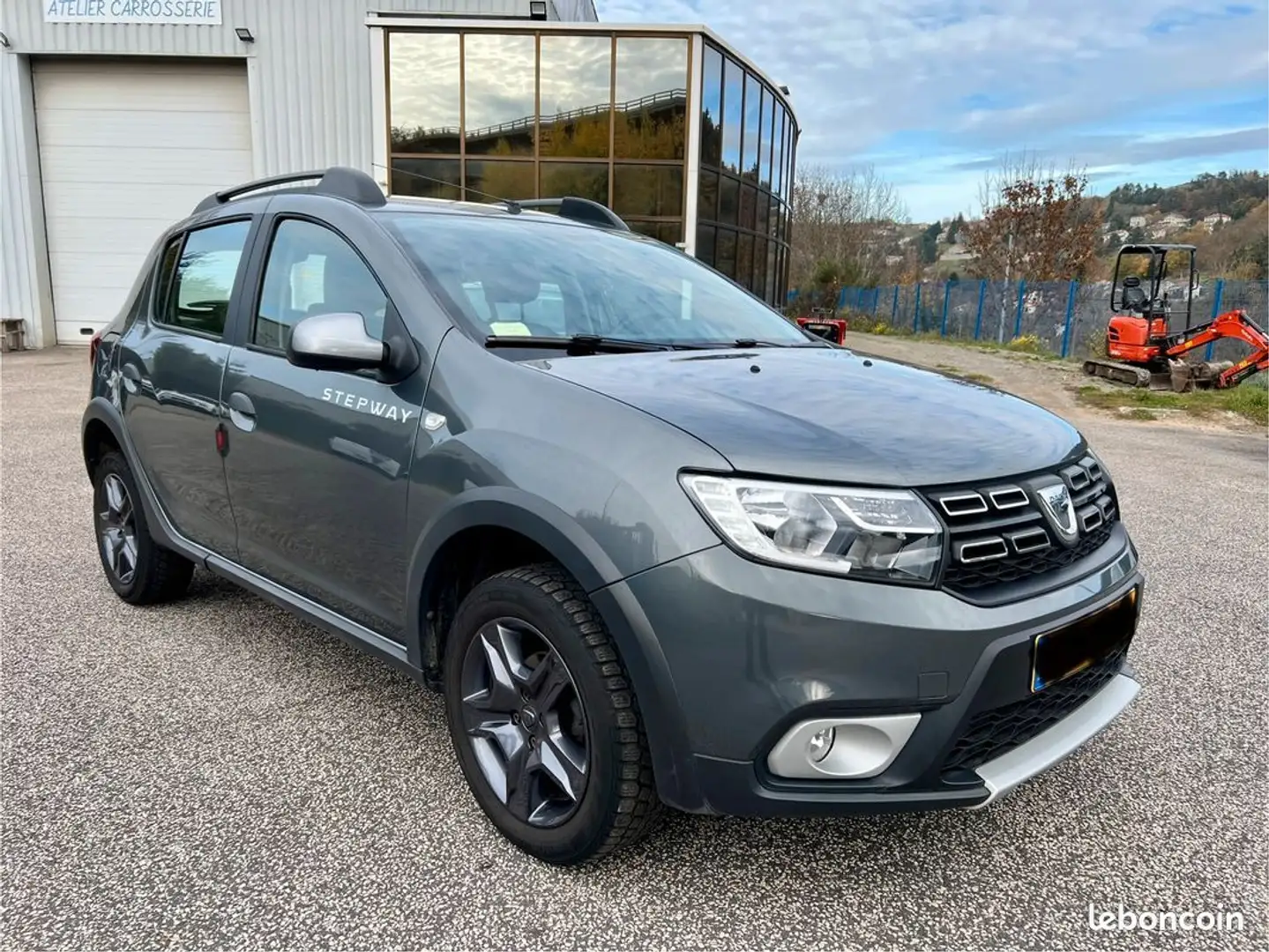 Dacia Sandero Stepway Celebration 0.9 TCe 90ch Grijs - 1
