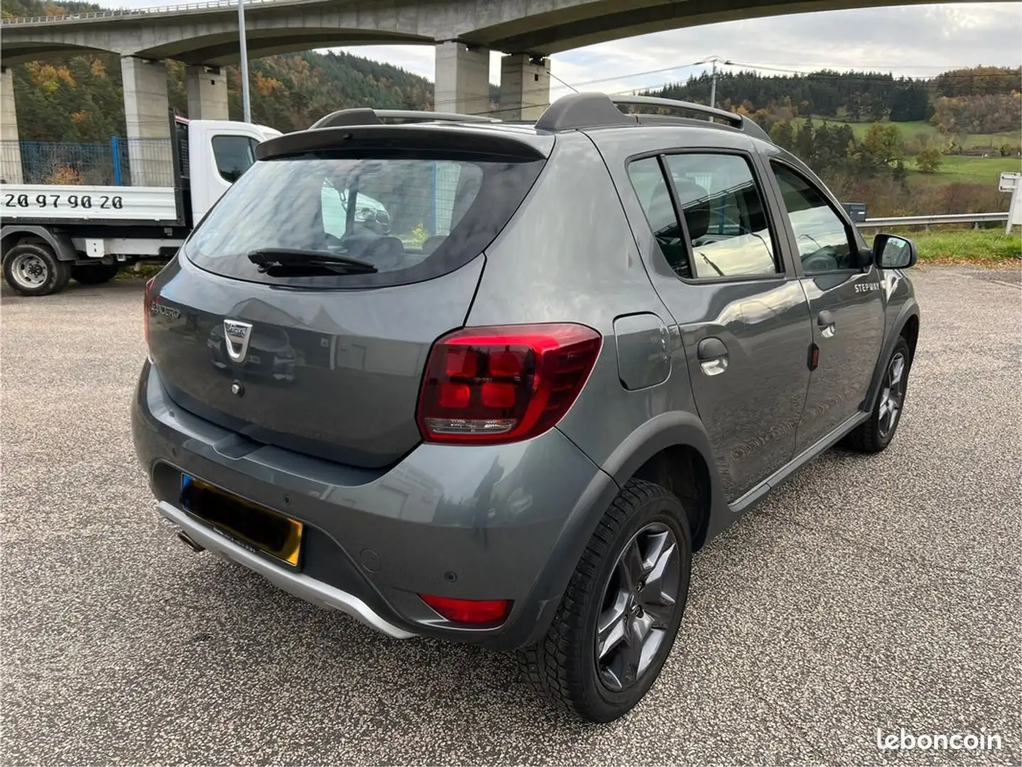 Dacia Sandero Stepway Celebration 0.9 TCe 90ch Grijs - 2