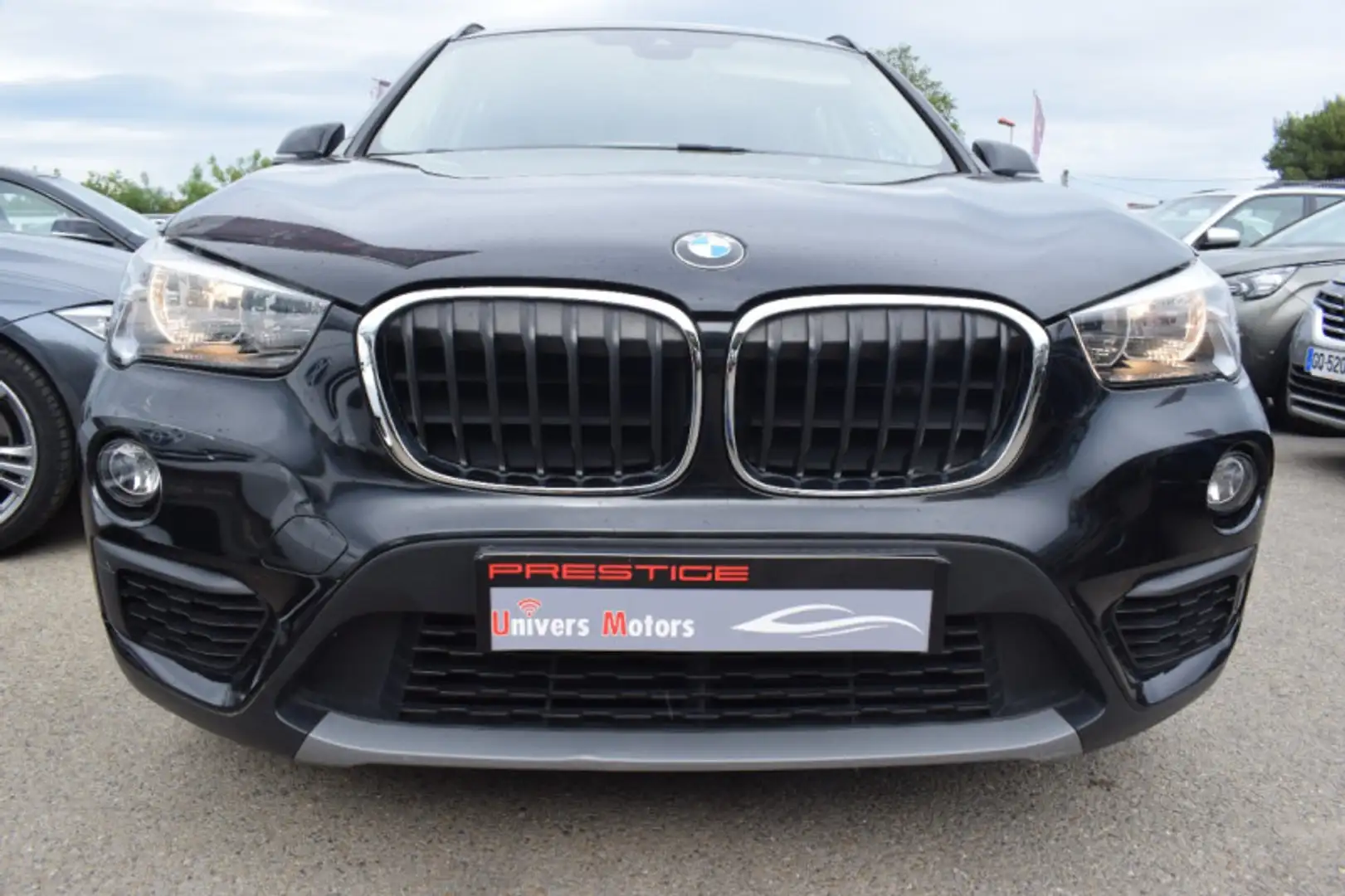 BMW X1 (F48) SDRIVE20DA 190CH LOUNGE EURO6C Zwart - 1