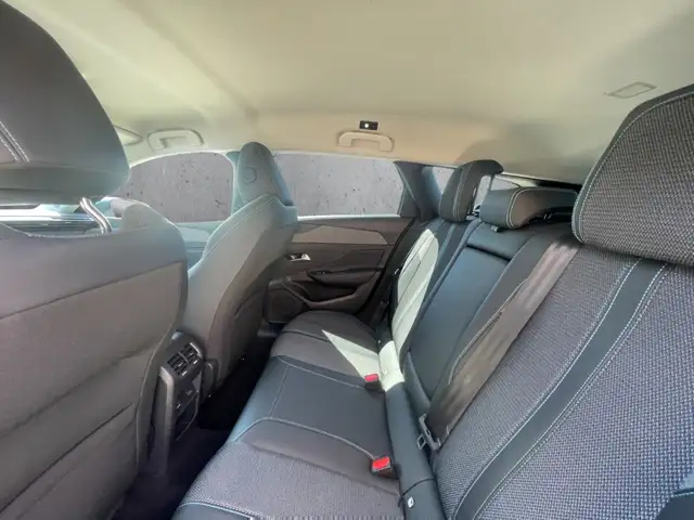 Peugeot 308 view 8