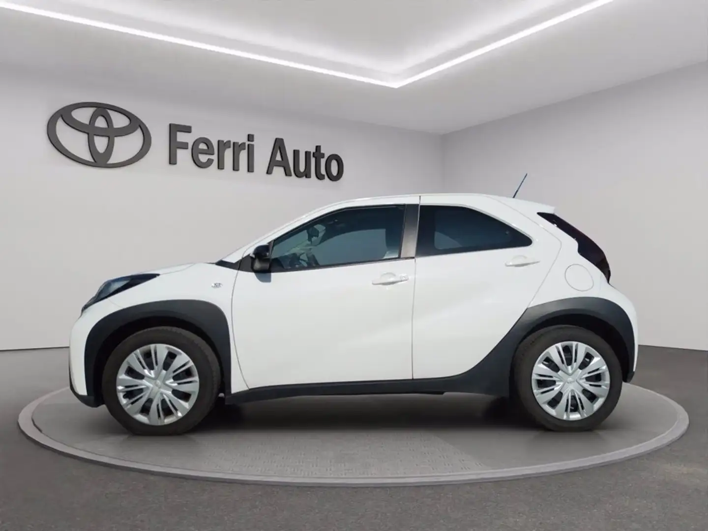 Toyota Aygo X 1.0 active 72cv s-cvt Bianco - 2