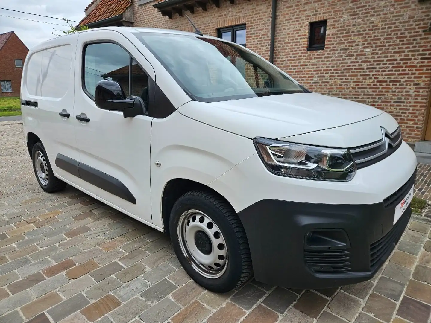 Citroen Berlingo 1.2 BENZINE AUTOMAAT 131PK FULL OPTION Weiß - 1