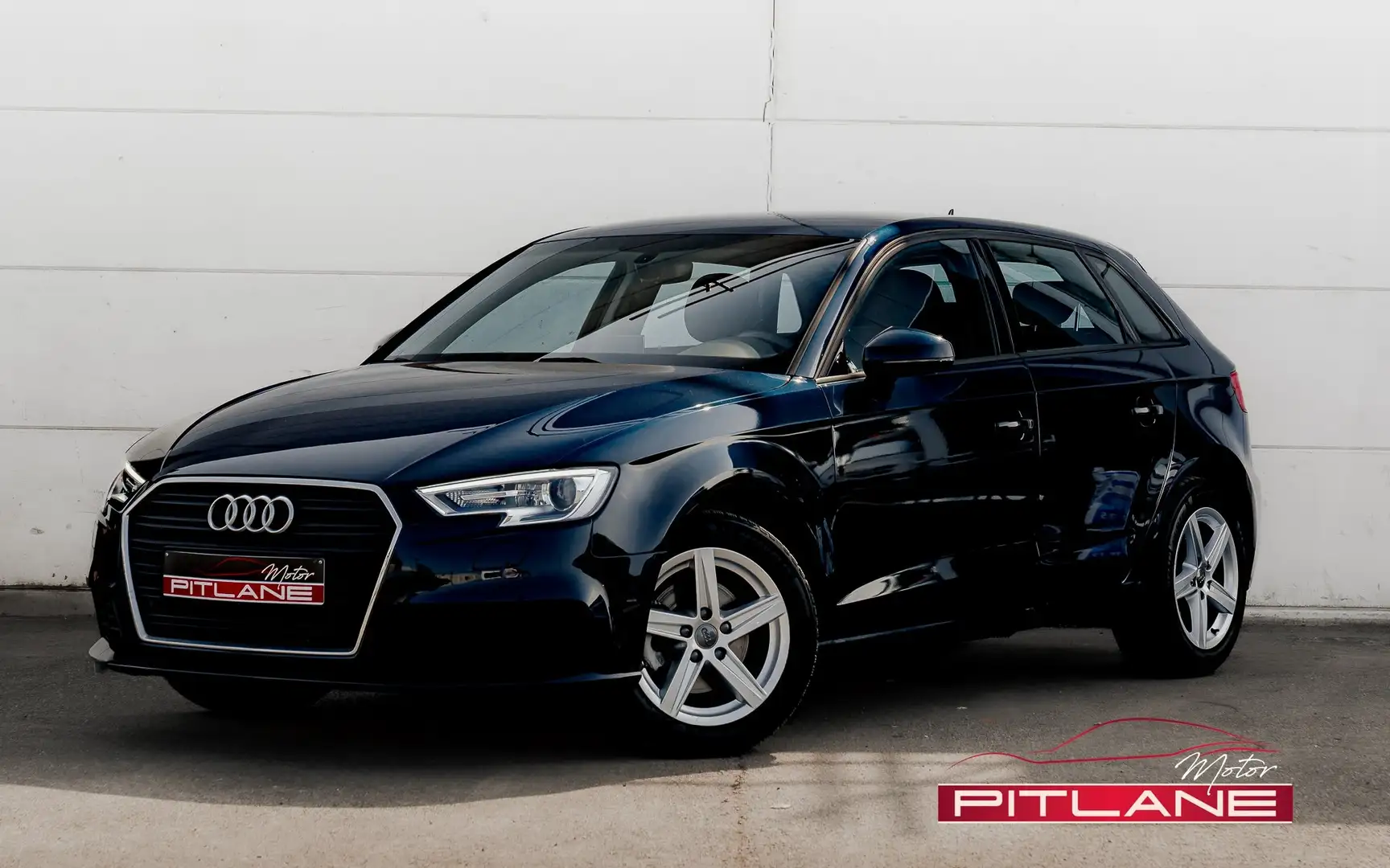 Audi A3 Sportback 30 TDi BLUE CRUISE / NAVIGATION / XENON Blauw - 1