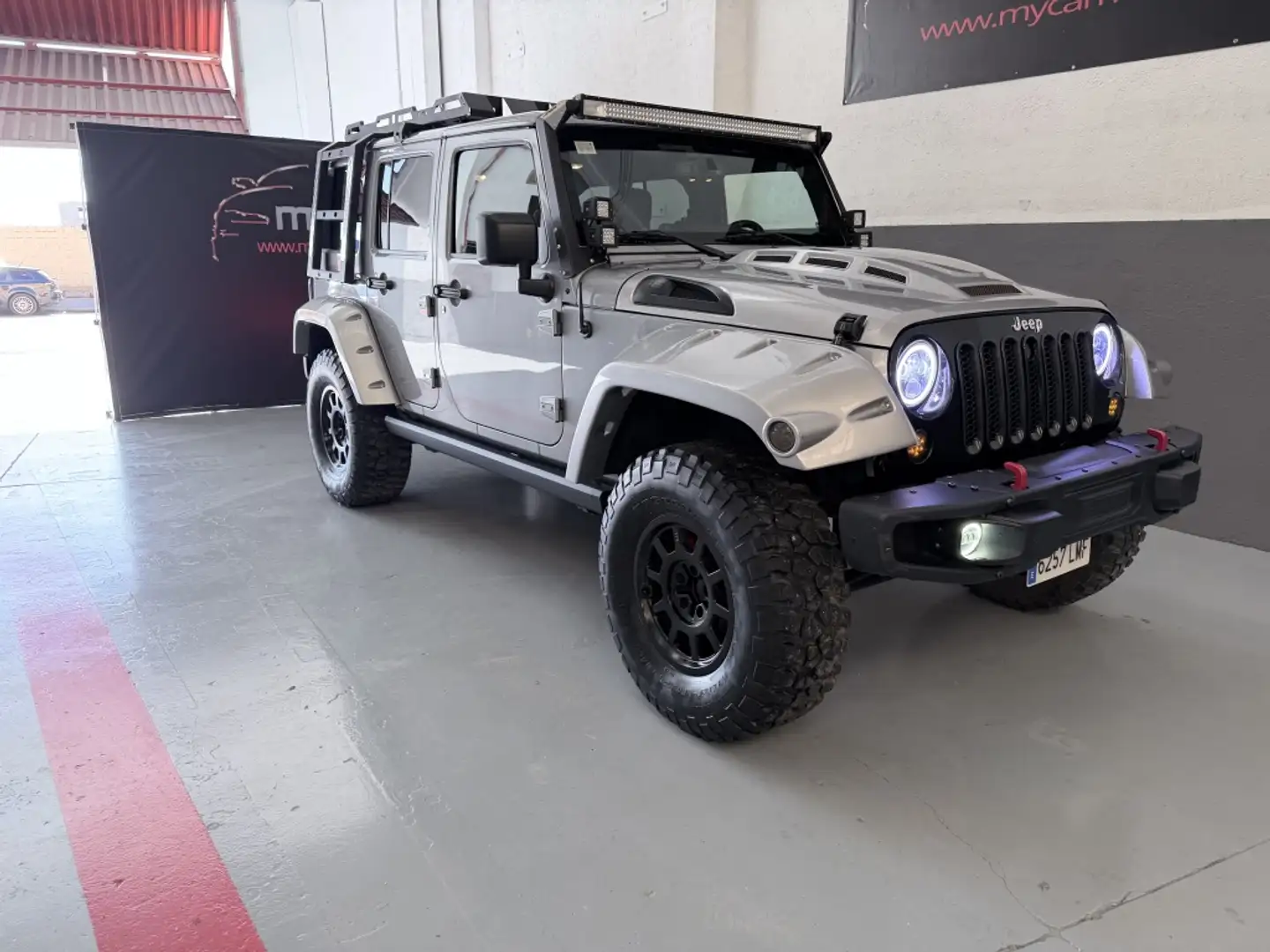 Jeep Wrangler Unlimited 3.6 Rubicon Aut. Gris - 2