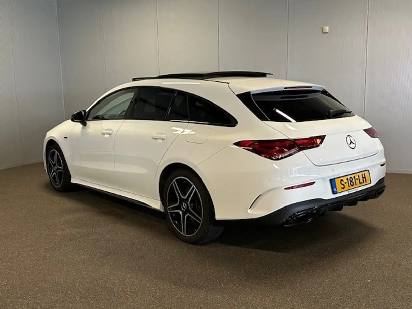 Mercedes-Benz CLA 250 Shooting Brake 250e AMG STYLING-PANORAMA-SFEER-CAM Wit - 2