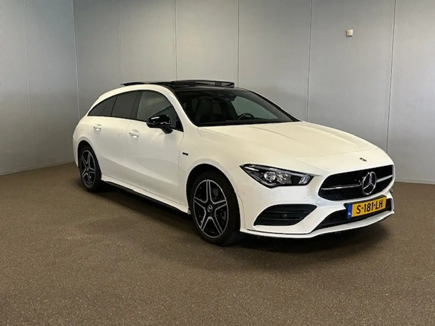 Mercedes-Benz CLA 250 Shooting Brake 250e AMG STYLING-PANORAMA-SFEER-CAM Wit - 1