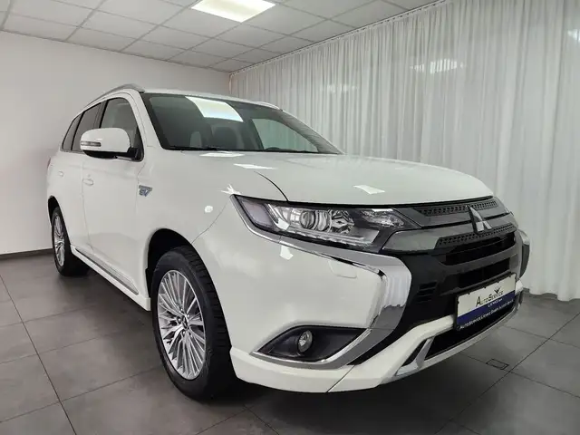 Mitsubishi Outlander PHEV 4WD AHK SHZ Tel. KAM M&S CarPlay
