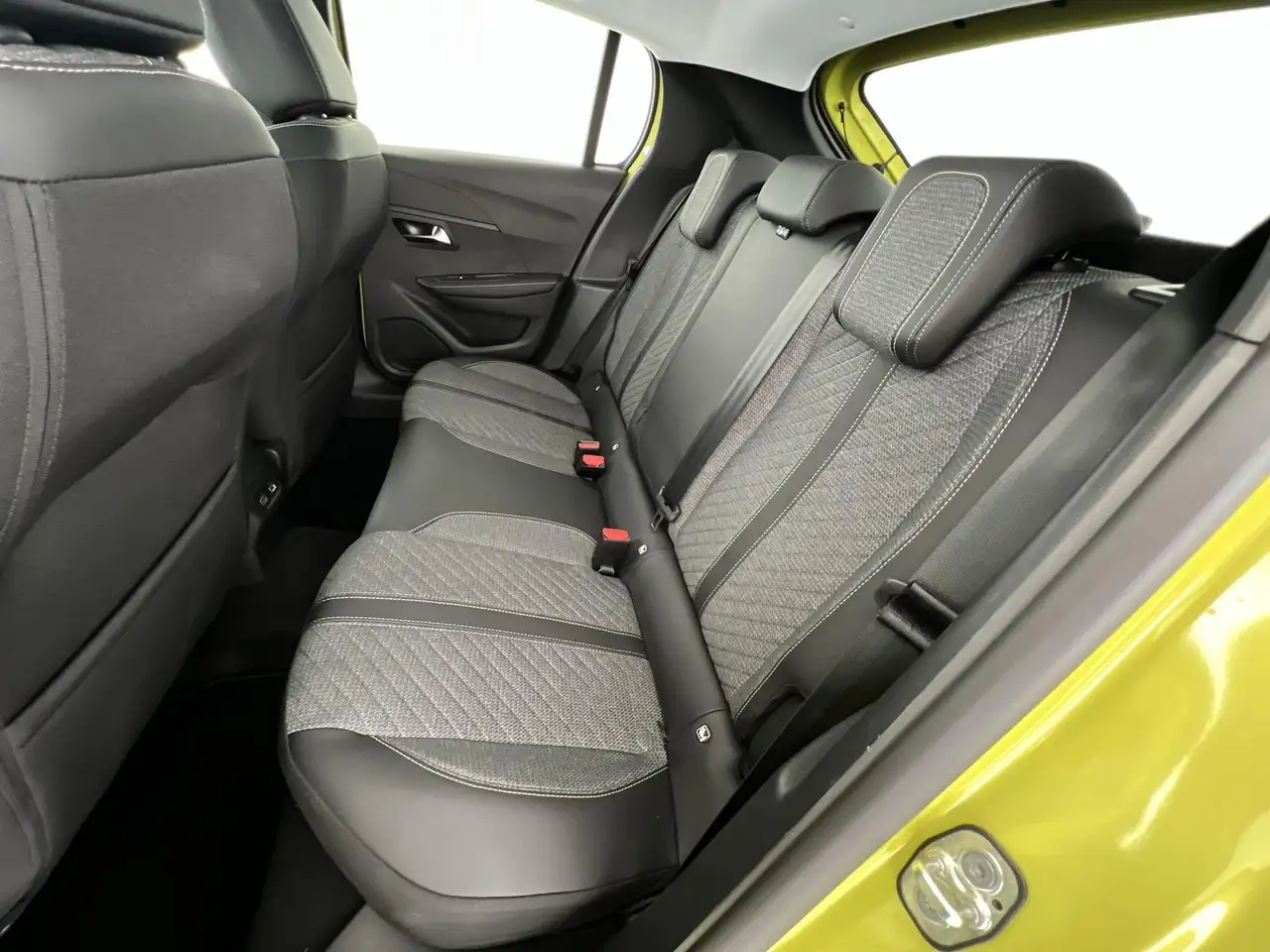 Peugeot 208 Hybrid Allure 1.2*SHZ*RFK*ACC*uvm 9