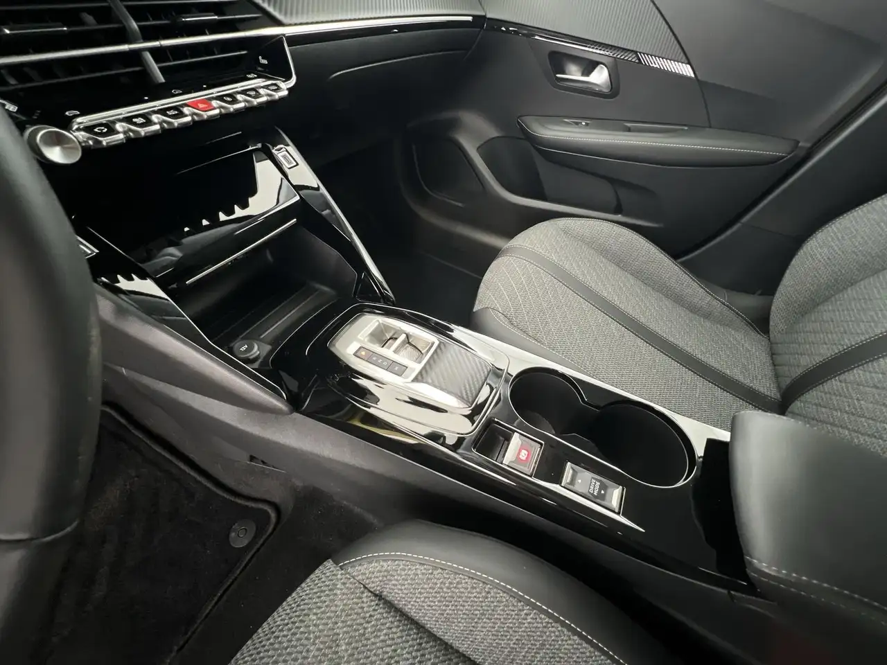 Peugeot 208 Hybrid Allure 1.2*SHZ*RFK*ACC*uvm 15