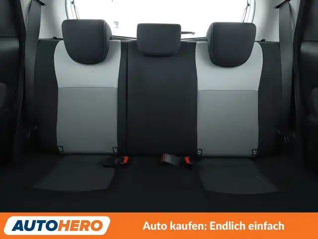 Toyota Yaris view 15