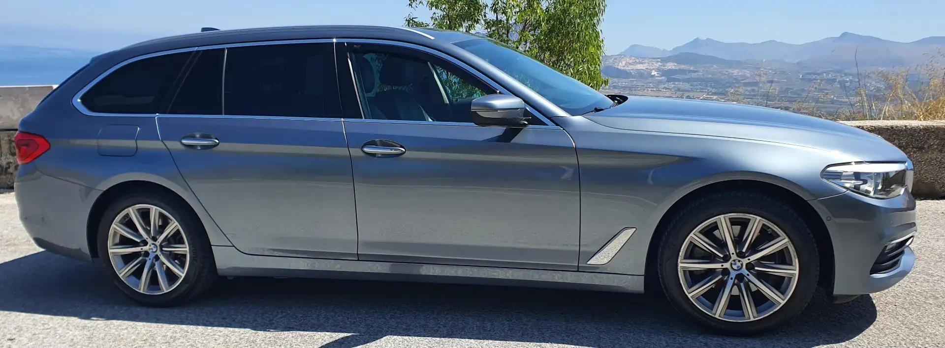 BMW 520 520d Touring Luxury auto - 2
