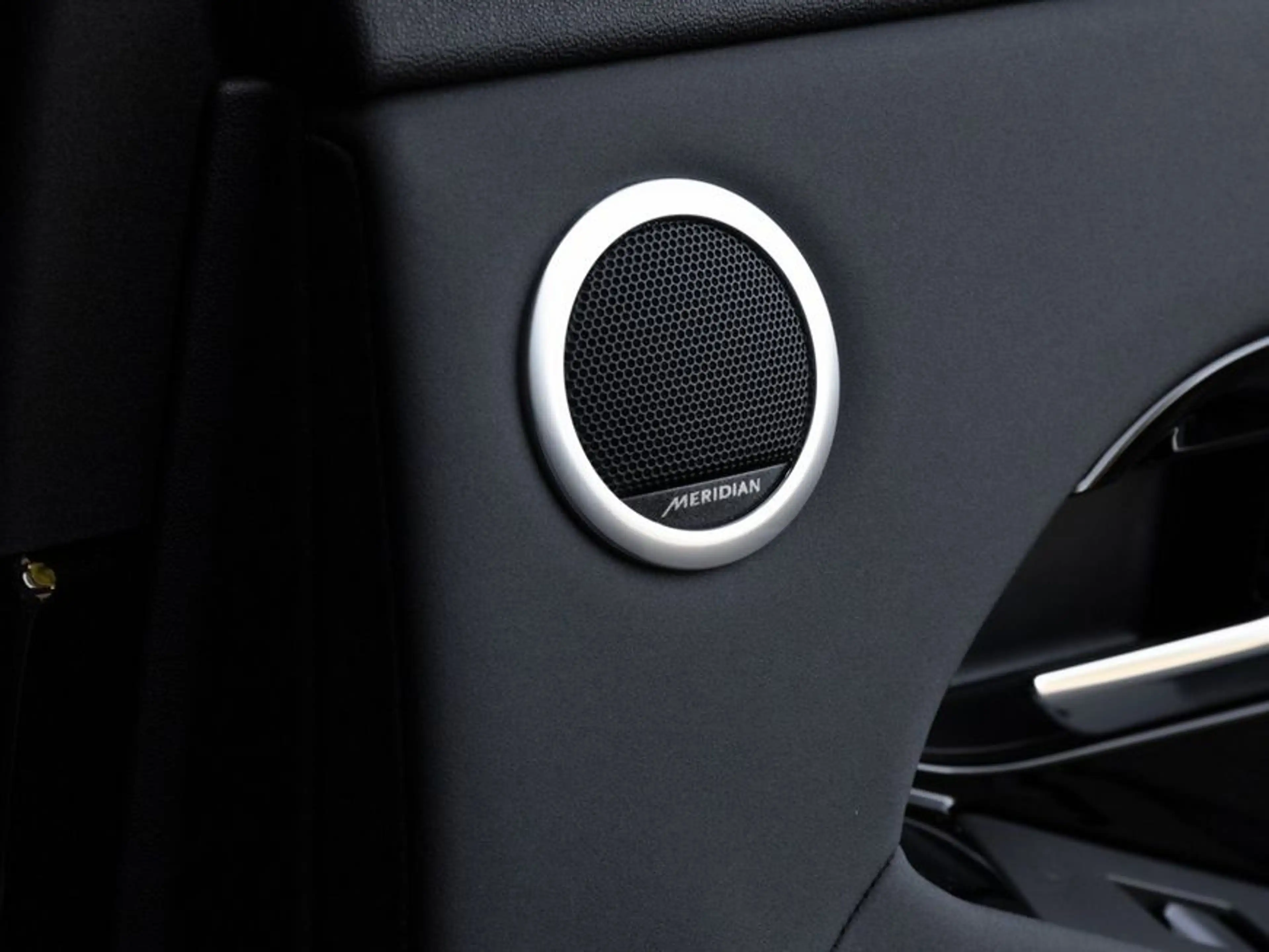 Land Rover Range Rover Evoque P270e Dynamic HSE — photo 15