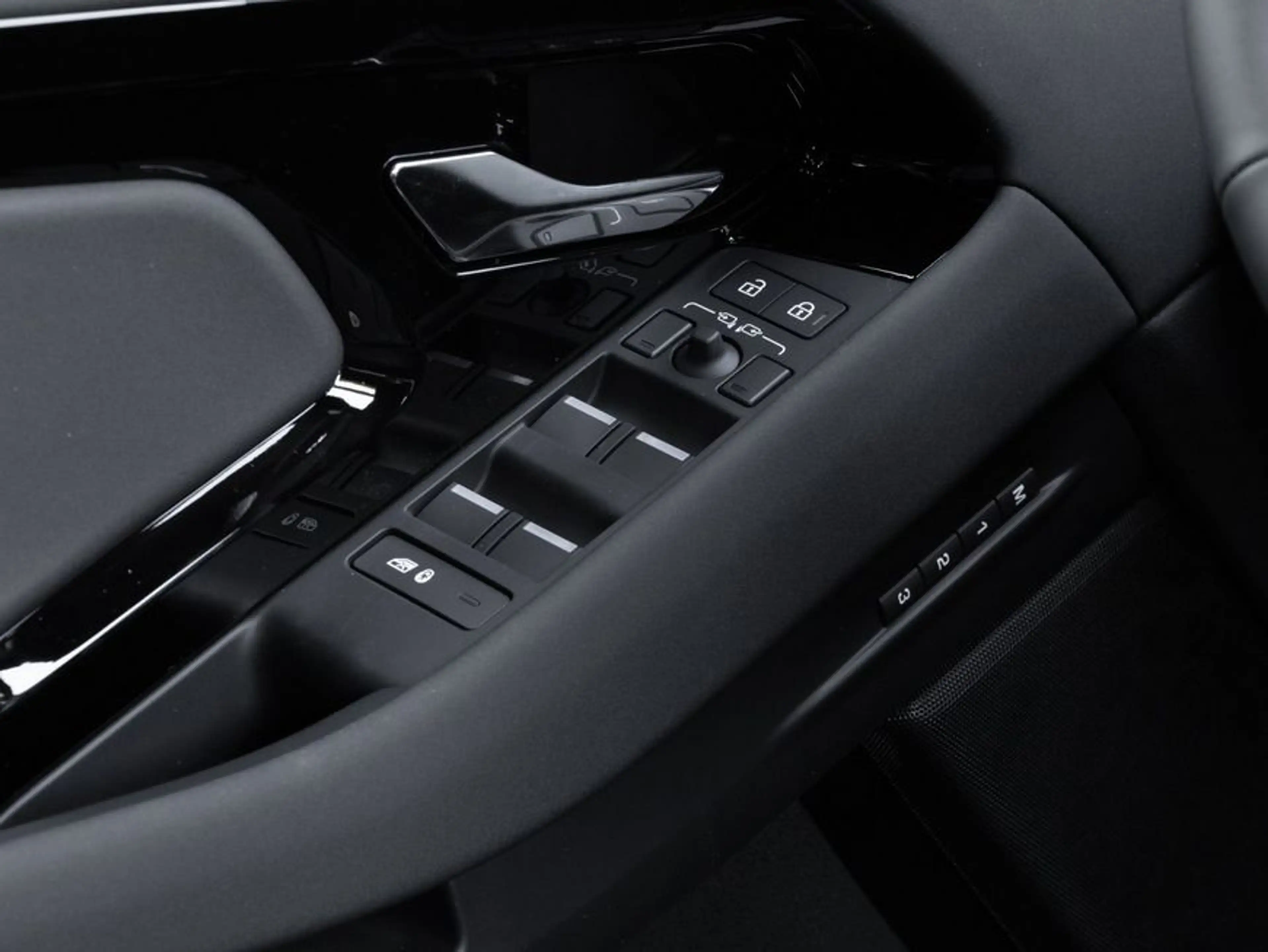 Land Rover Range Rover Evoque P270e Dynamic HSE — photo 14