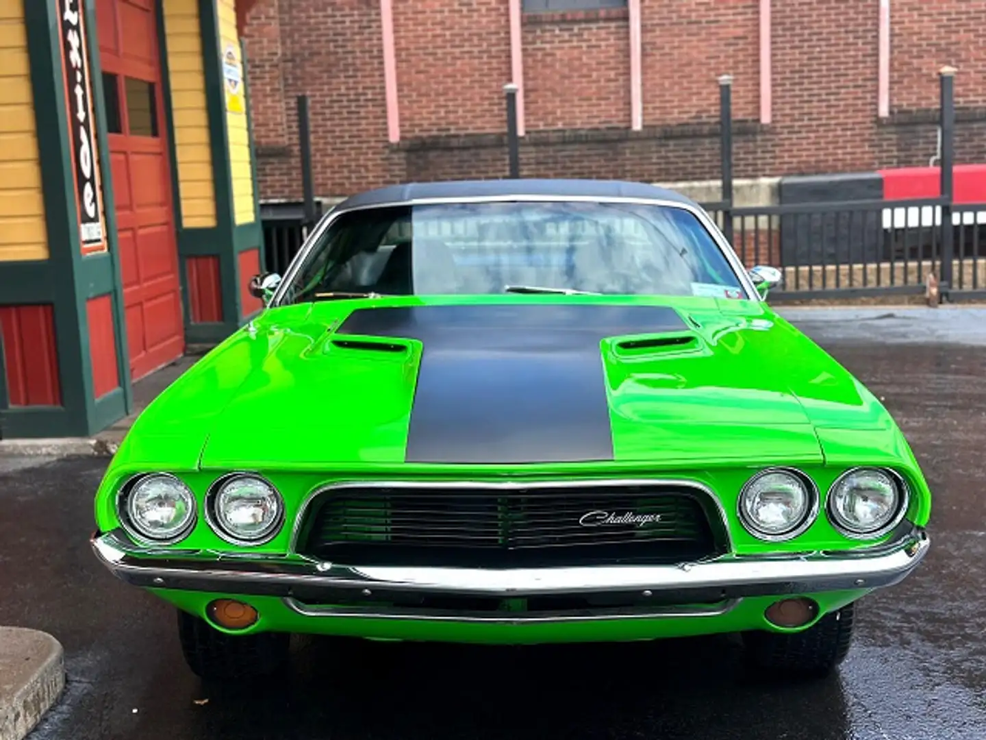 Dodge Challenger - 2