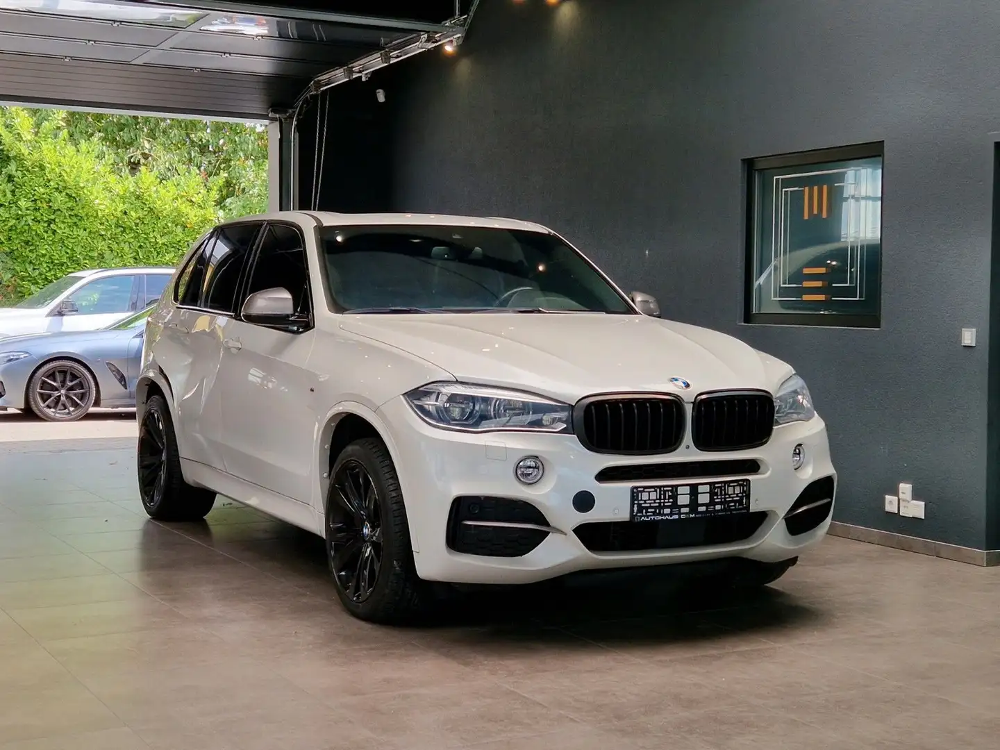 BMW X5 M d Pano*Standhzg*h&k*360° Kamera Bílá - 1