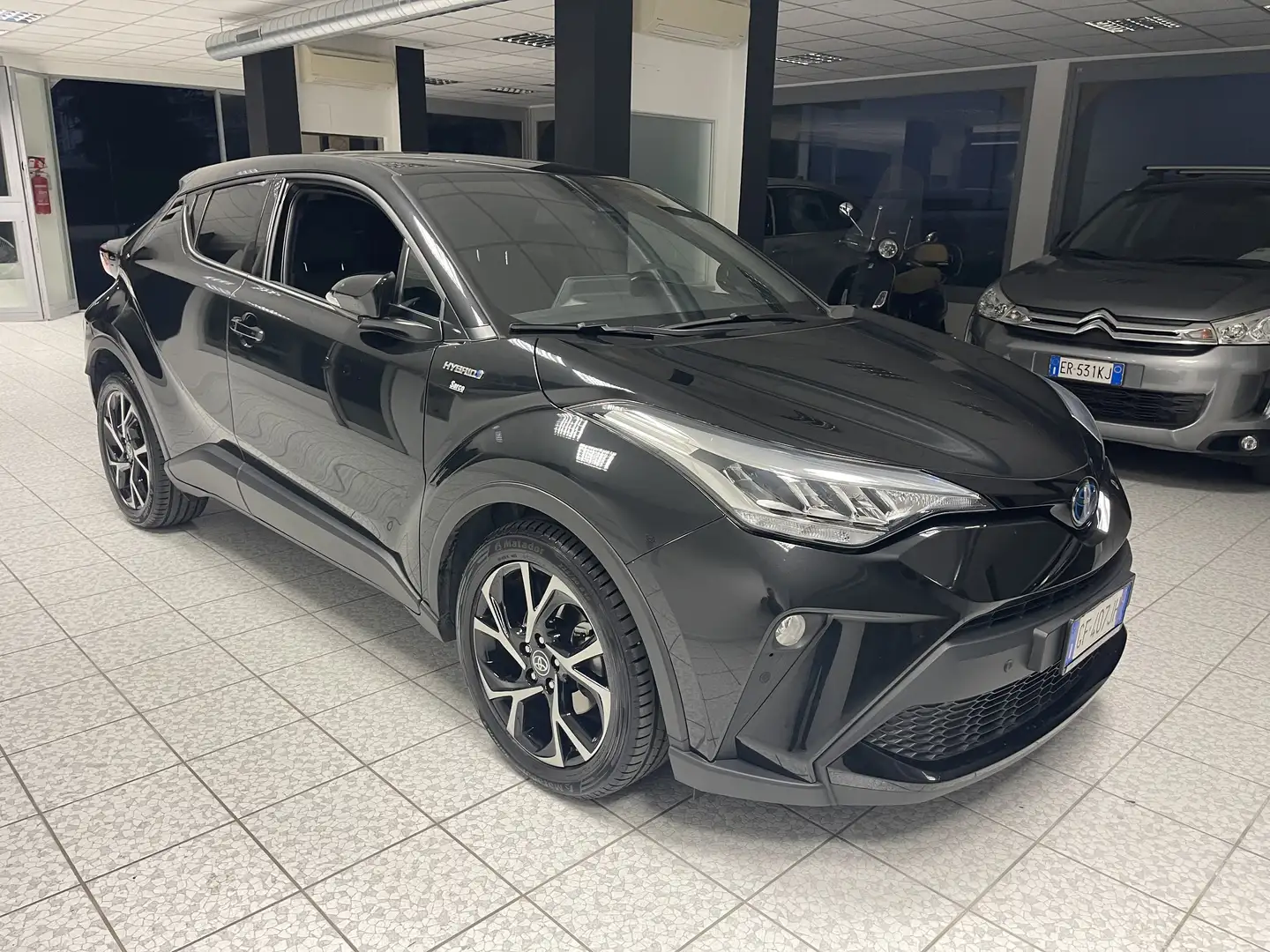 Toyota C-HR 1.8h Lounge e-cvt - 1