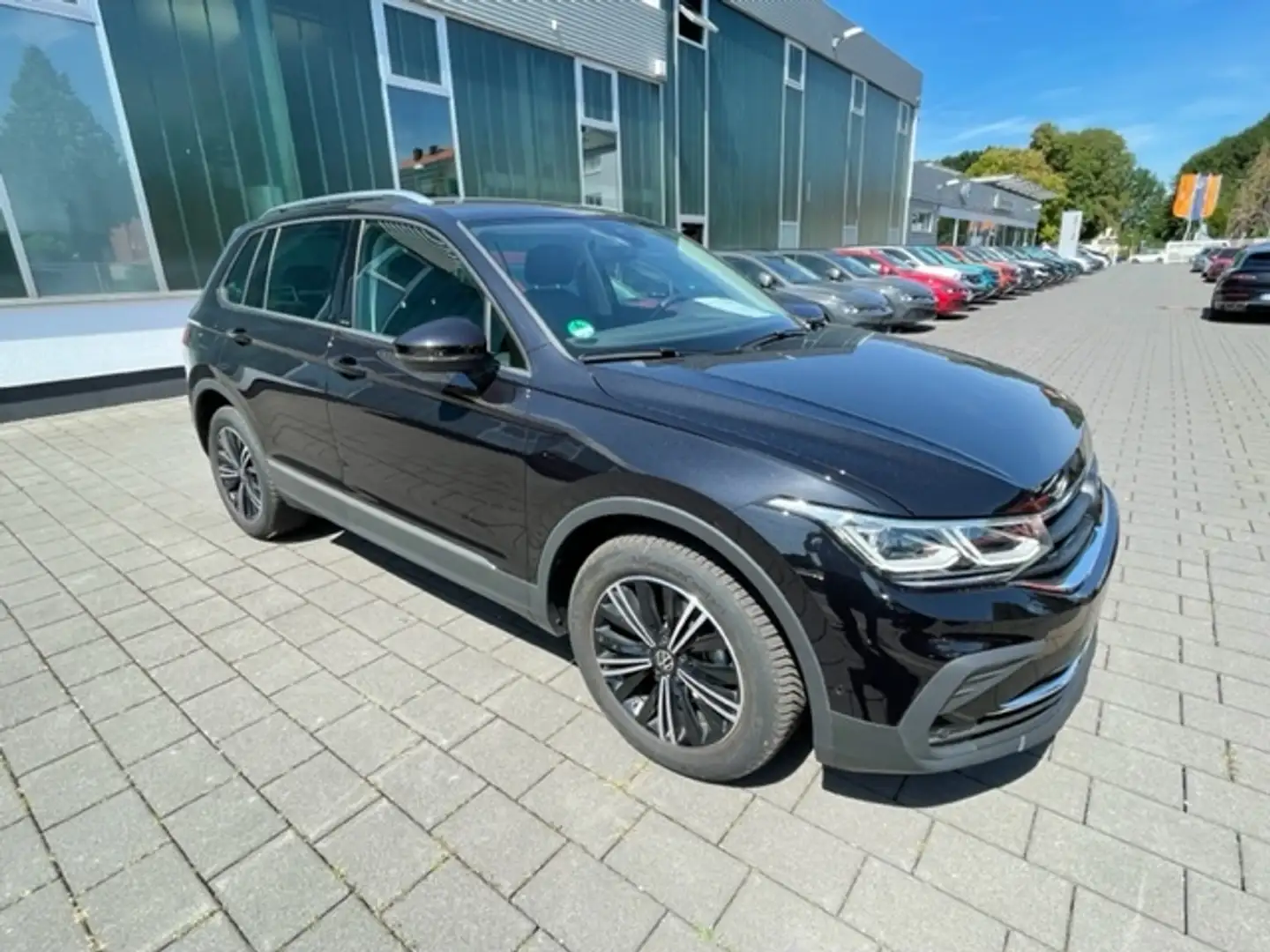 Volkswagen Tiguan 2.0 TDI DSG ACTIVE MATRIX NAVI AHK Keyless digi. C Schwarz - 2