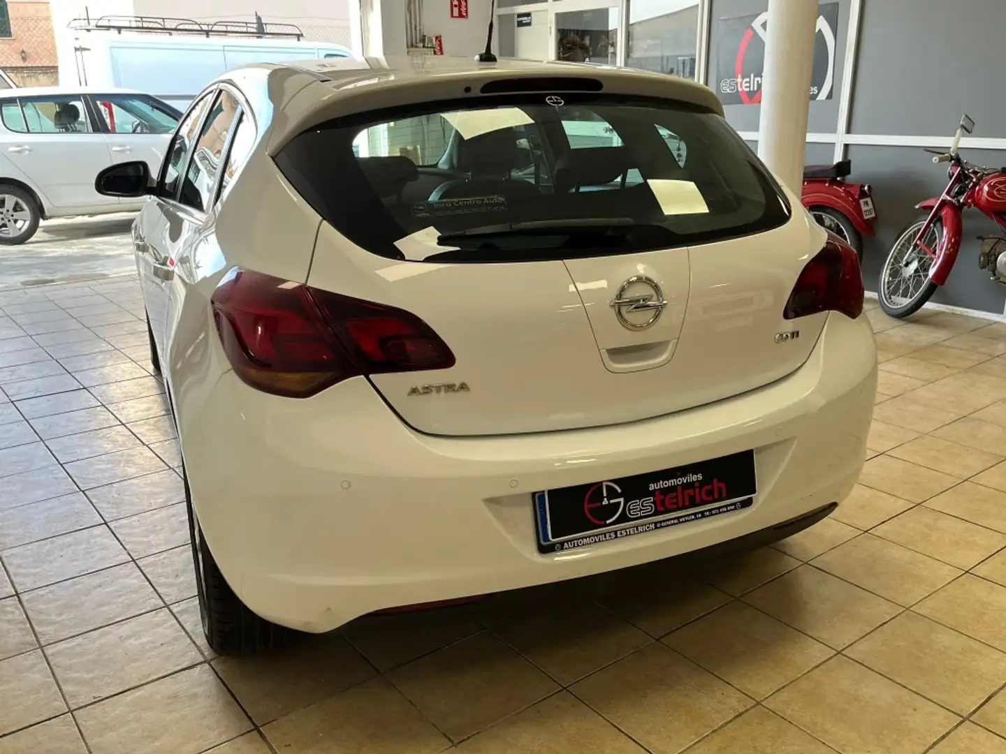 Opel Astra 1.7CDTI Enjoy 125 Blanco - 2