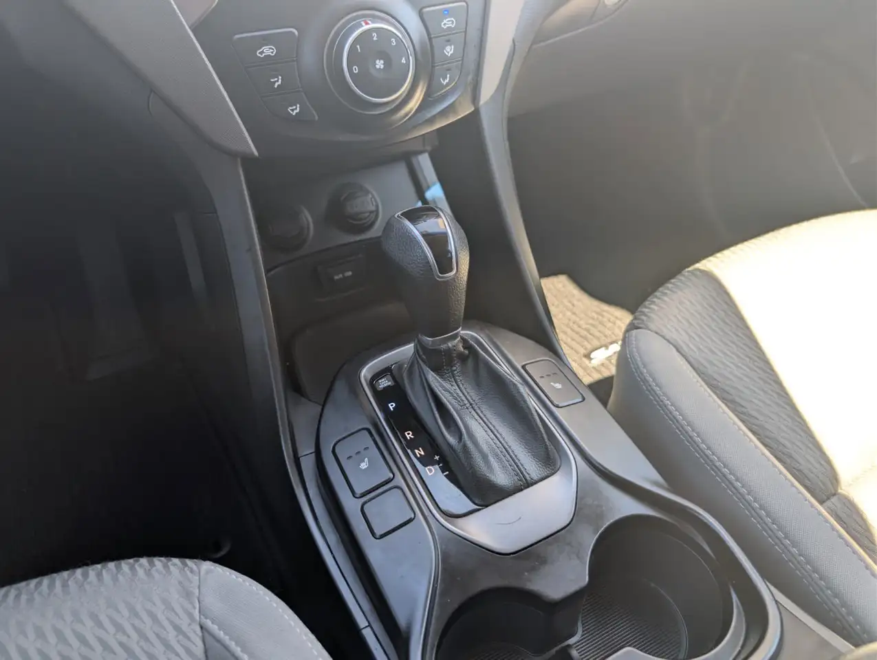 Hyundai SANTA FE снимка Hyundai SANTA FE
