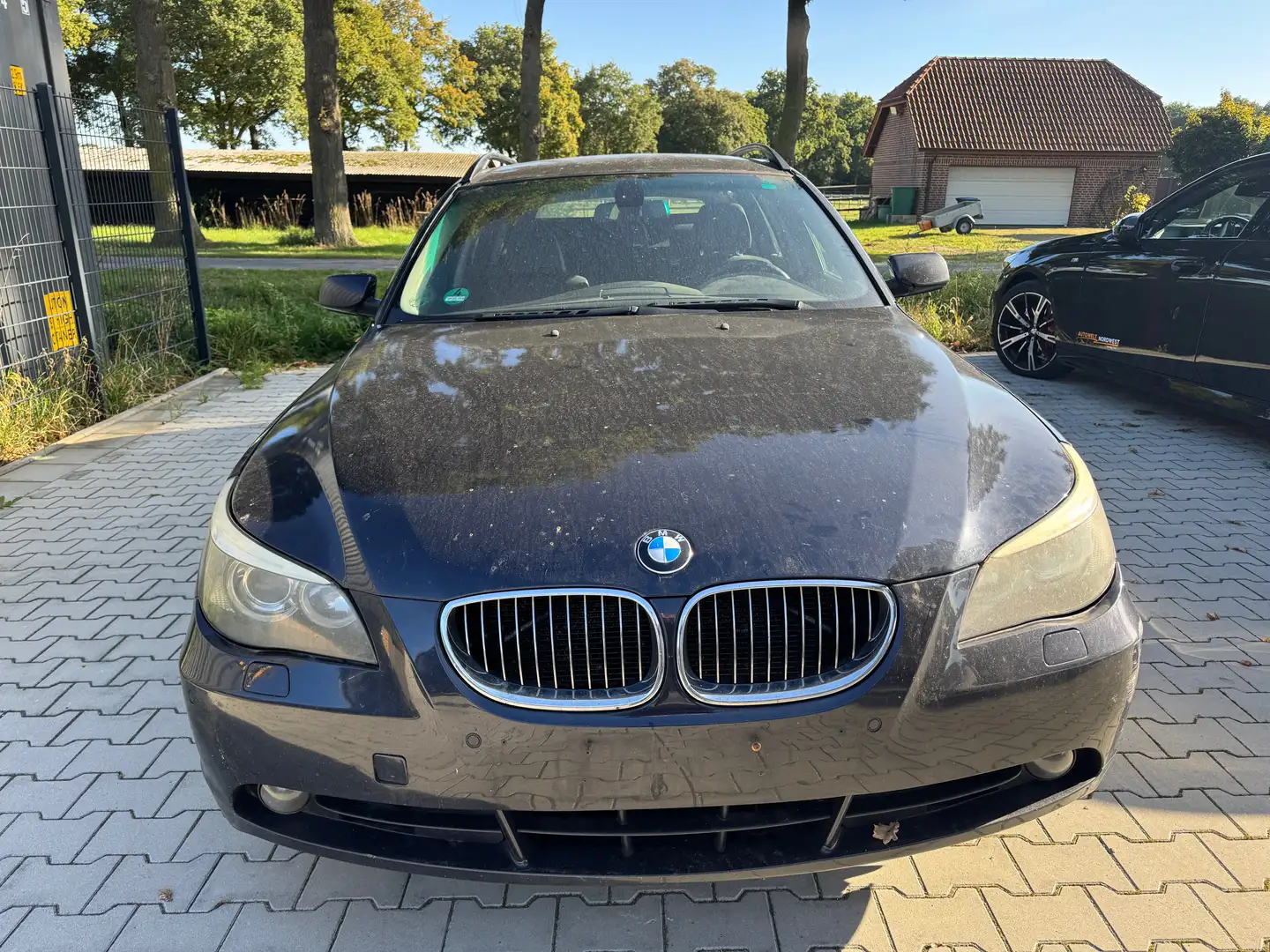 BMW 530 530d xDrive AUTOMATIK NAVI LEDER XENON AHK TÜV Blau - 2
