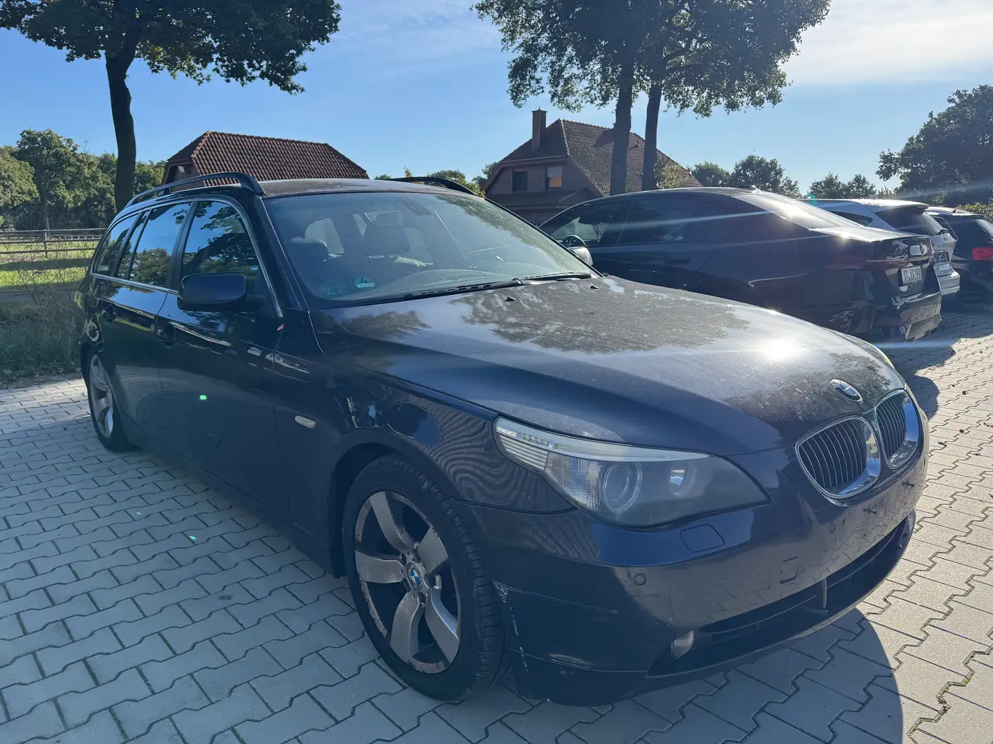 BMW 530 530d xDrive AUTOMATIK NAVI LEDER XENON AHK TÜV Blau - 1