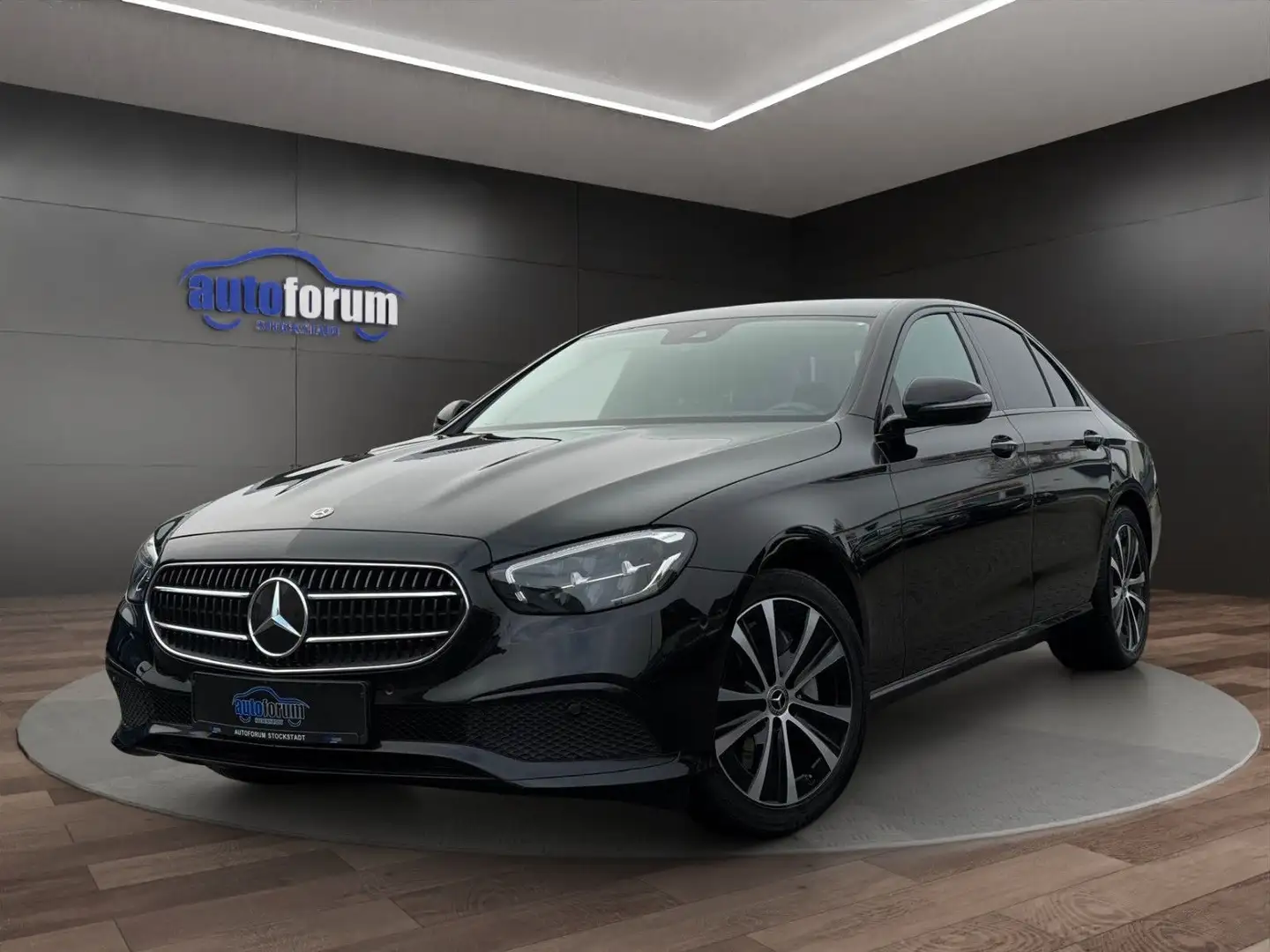 Mercedes-Benz E 300 e Avantgarde NIGHT°LED°NAVI°LEDER°KAMERA Schwarz - 1