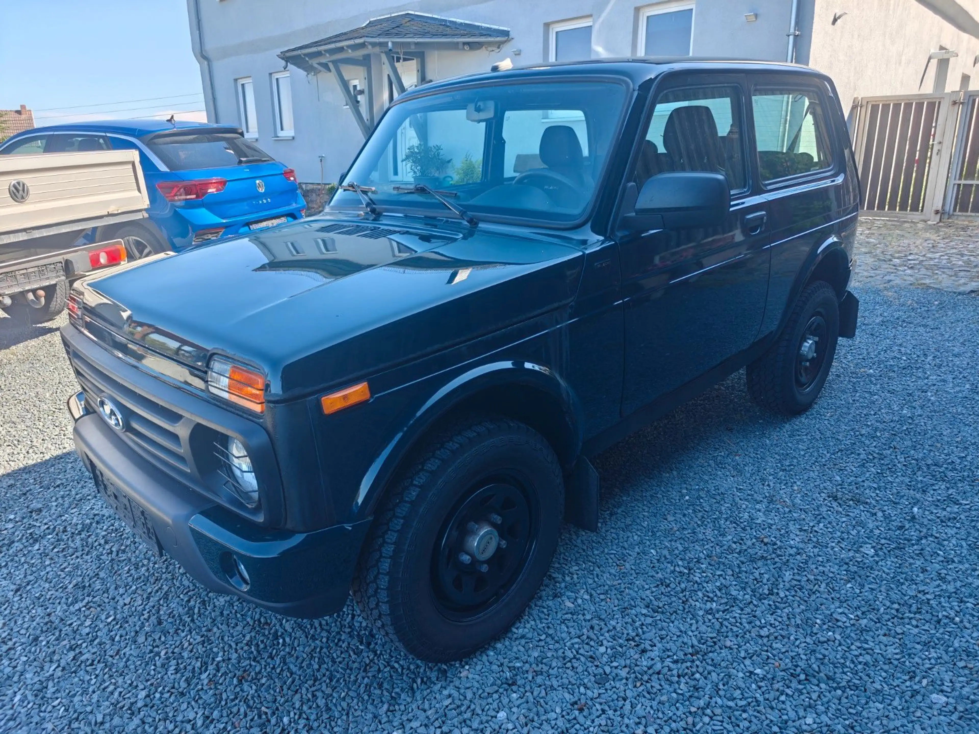Lada Niva Urban 4x4 Black Edition — photo 2