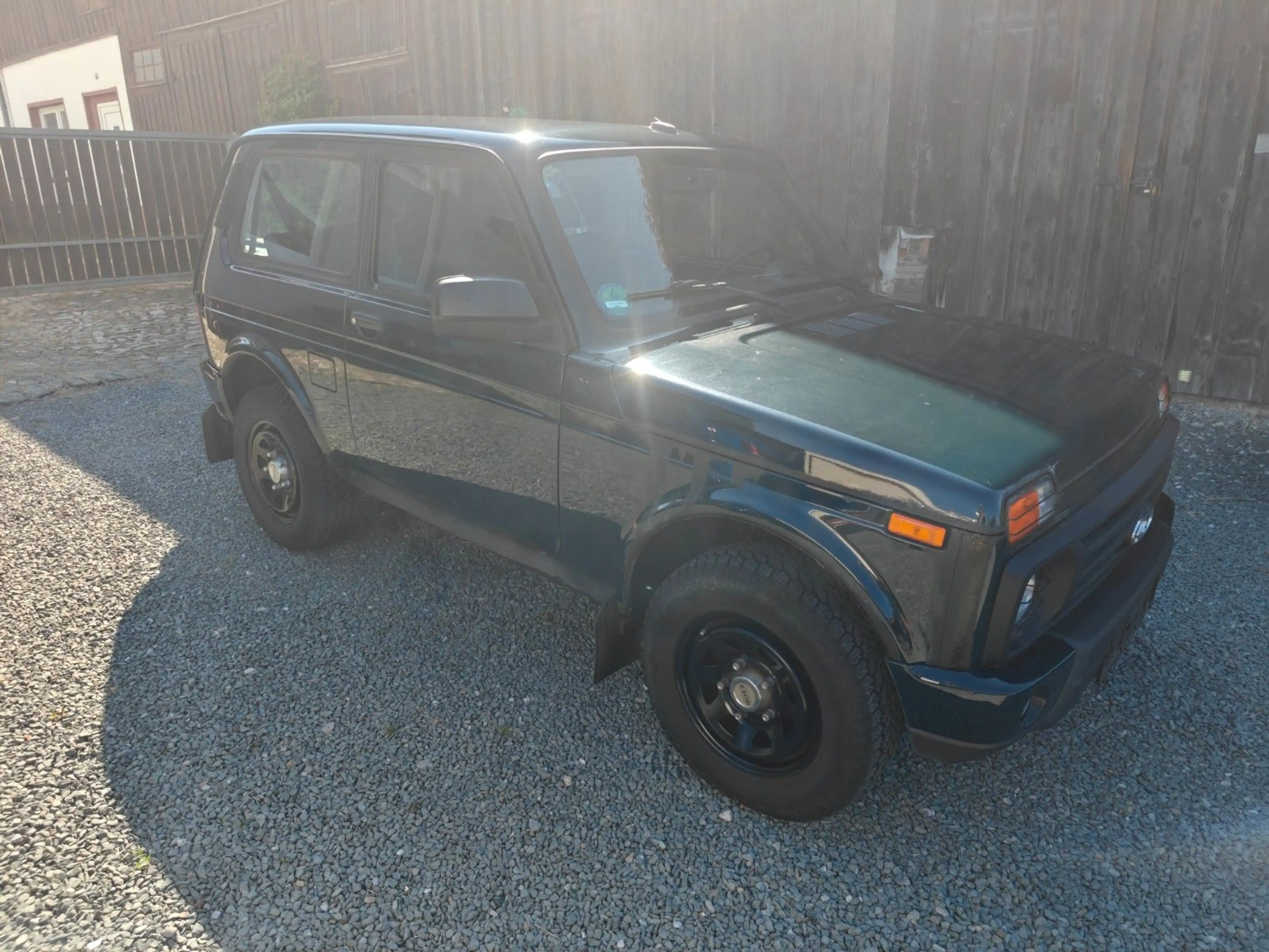Lada Niva Urban 4x4 Black Edition — photo 12