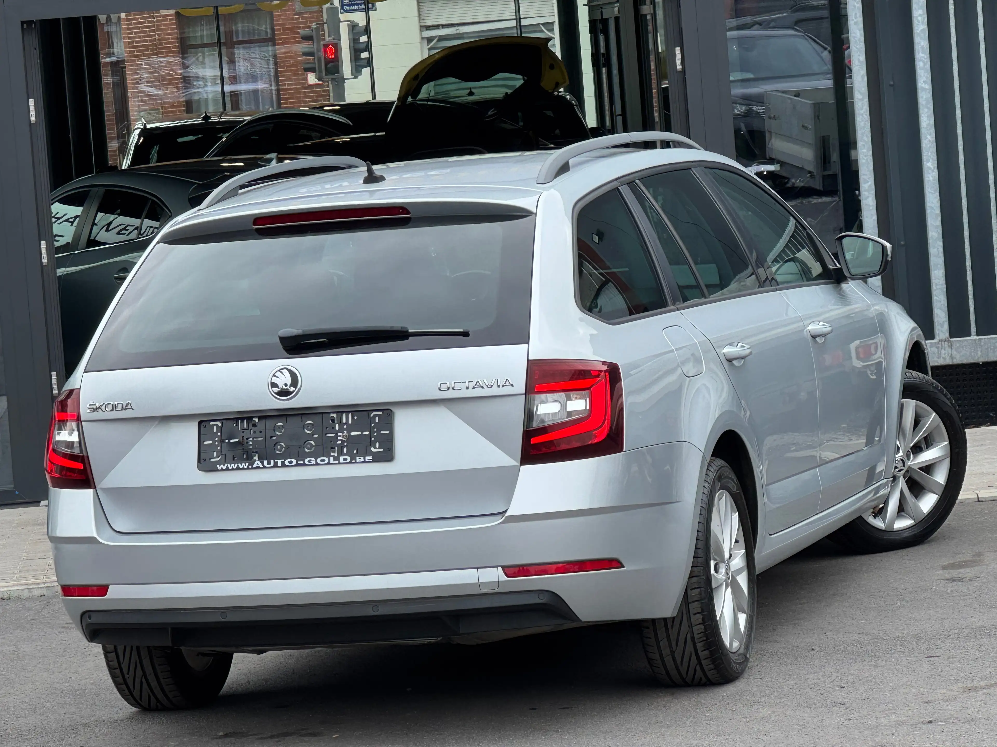 Skoda Octavia 1.0 TSI BREAK / NEW MODELS / ETAT SHOW-ROOM / 1PROP CARNET — photo 3
