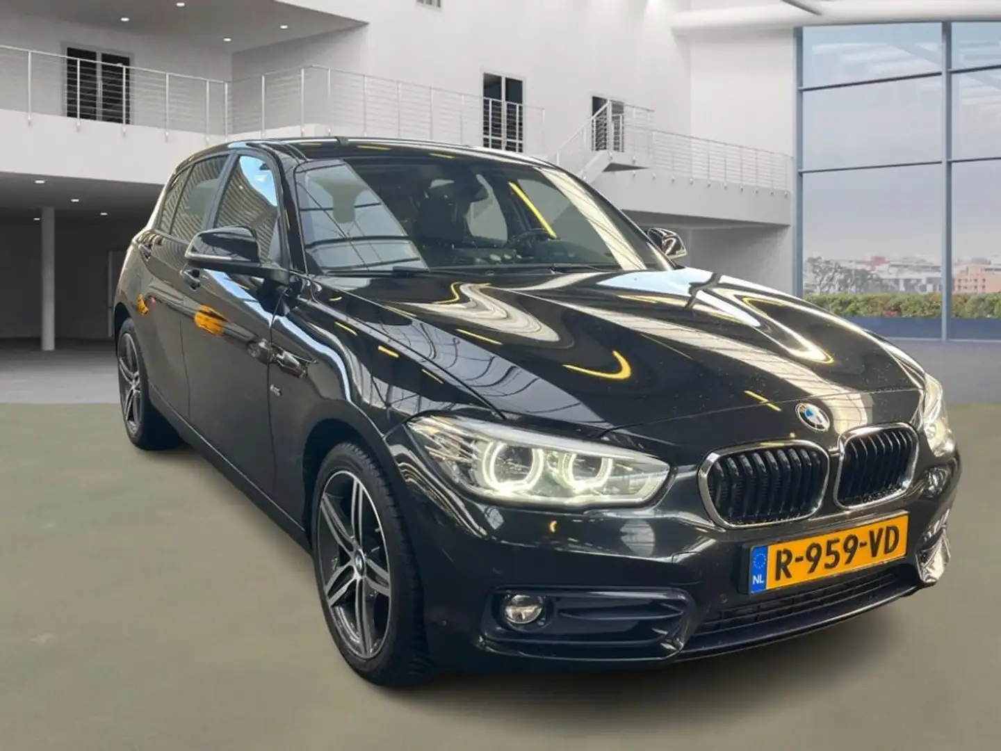 BMW 118 1-serie 118i Executive Schwarz - 2