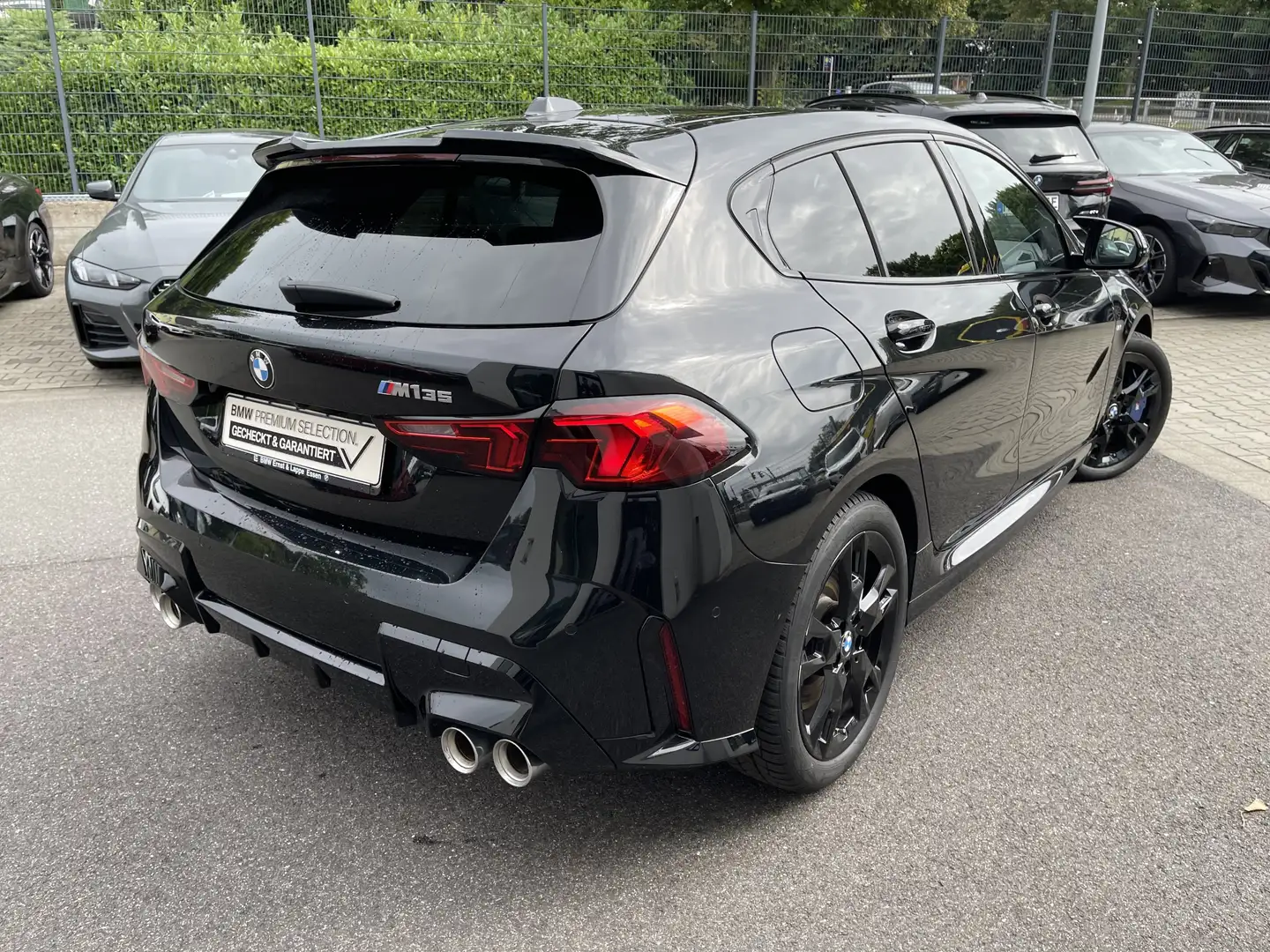 BMW 135 M135 xDrive M Sport || AHK 360° ACC eSitze HUD Noir - 2