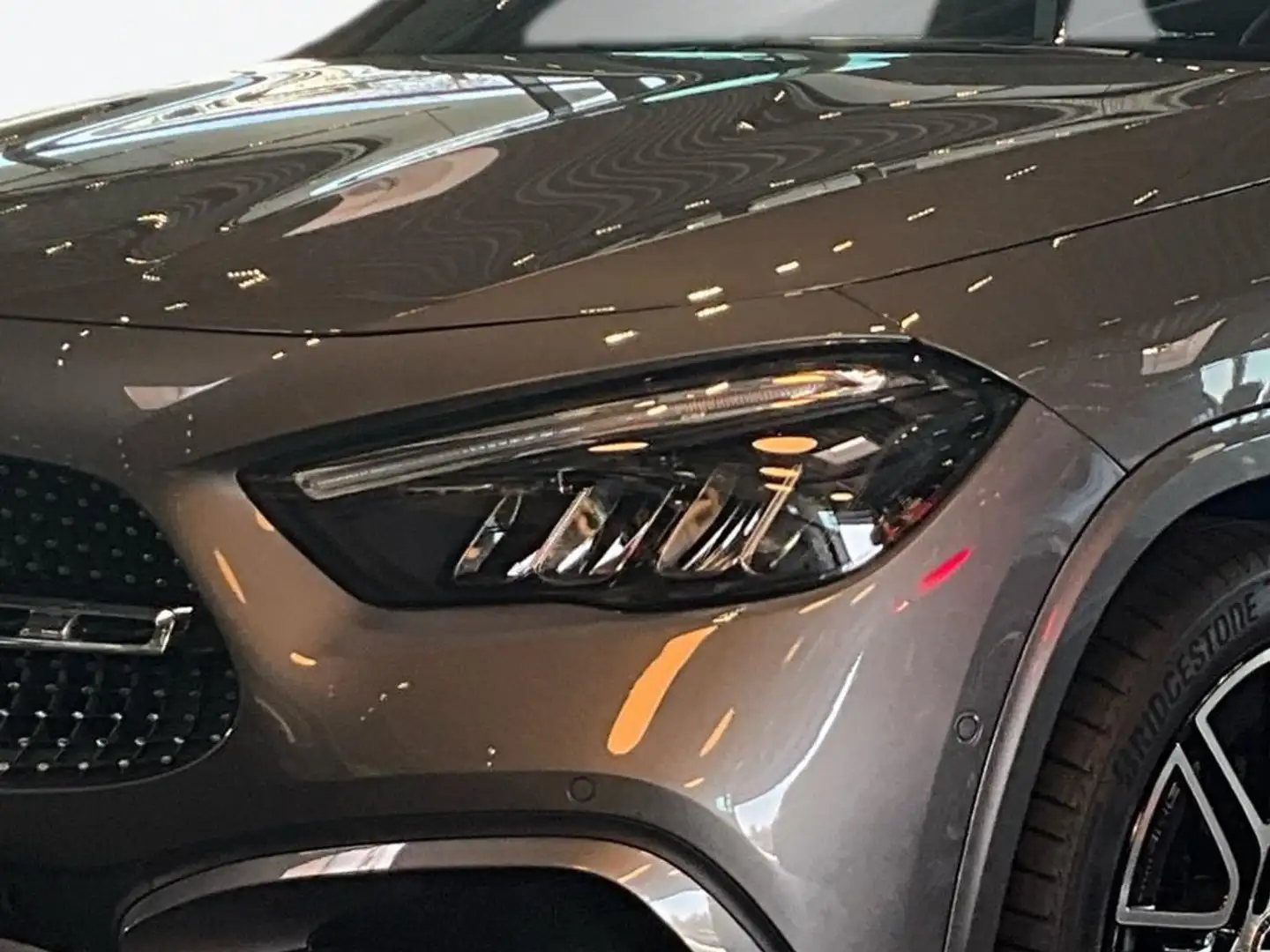 Mercedes-Benz GLA 180 AMG Night SpurW W-Paket S-Sitz PDC SHZ Grau - 2