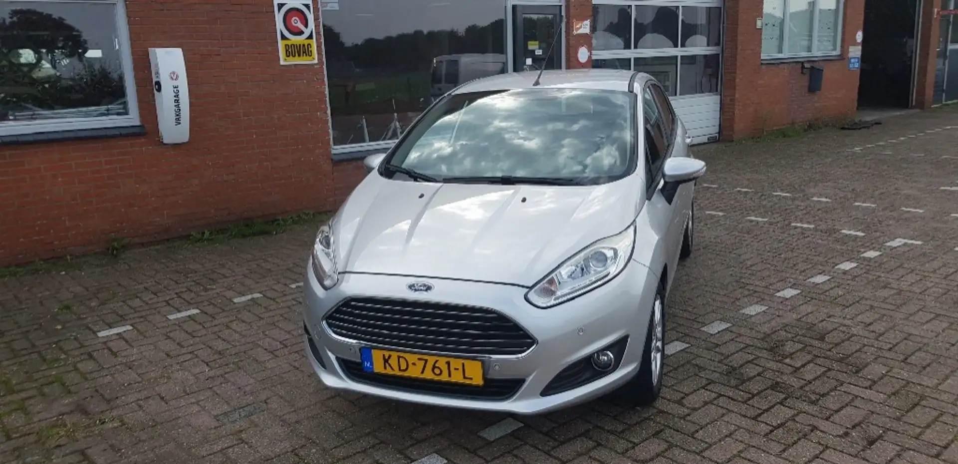 Ford Fiesta 1.0 Titanium Grau - 2
