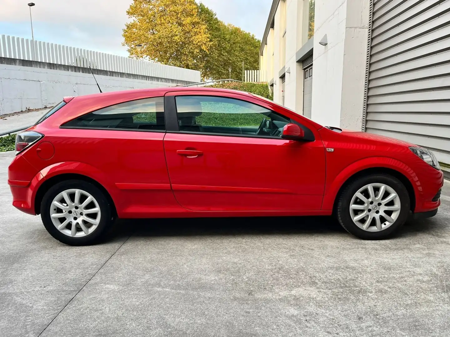 Opel Astra GTC 1.6 16v Enjoy Rojo - 2