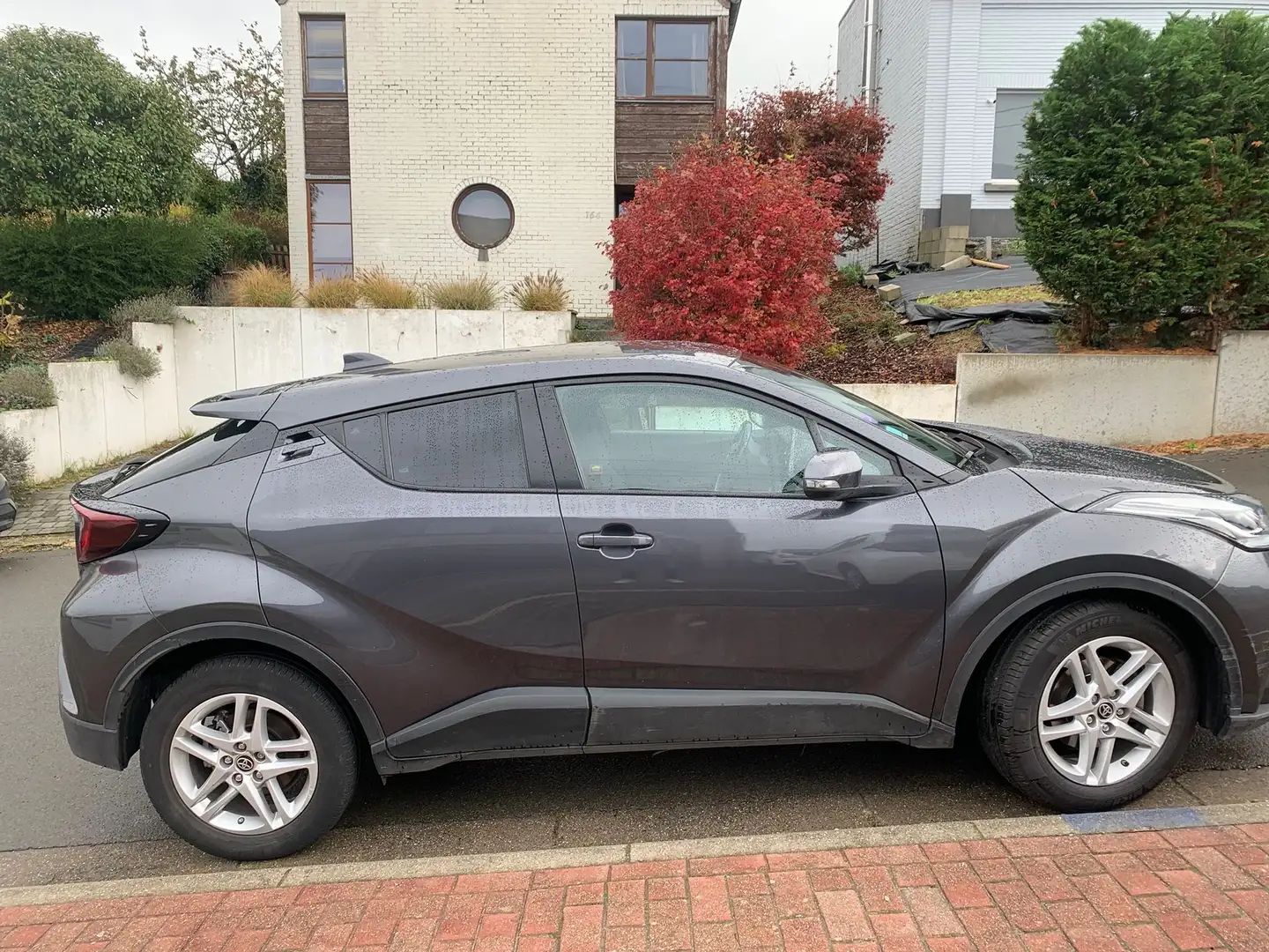 Toyota C-HR C-HR Hybrid 1.8i VVT-i C-Hic Bi-Tone E-CVT Grijs - 2