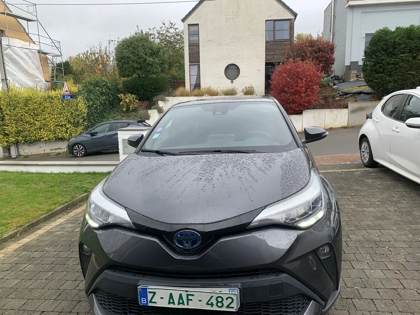 Toyota C-HR C-HR Hybrid 1.8i VVT-i C-Hic Bi-Tone E-CVT Grijs - 1