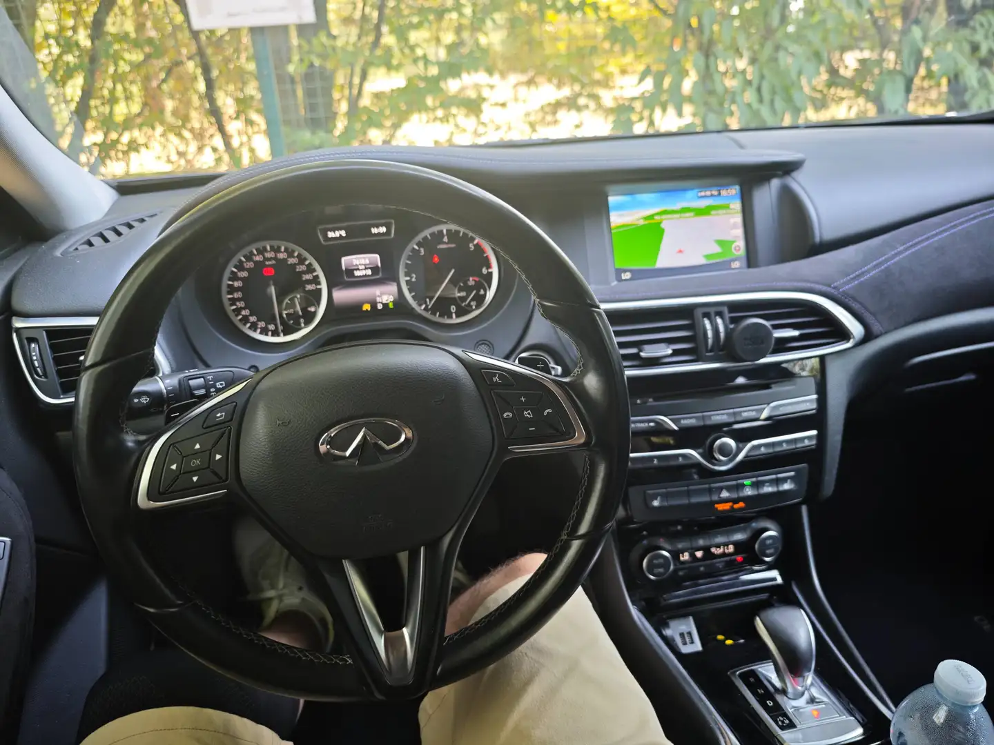 Infiniti Q30 Q30 1.5d Premium City Black 109cv dct AUTOCARRO N1 Schwarz - 2