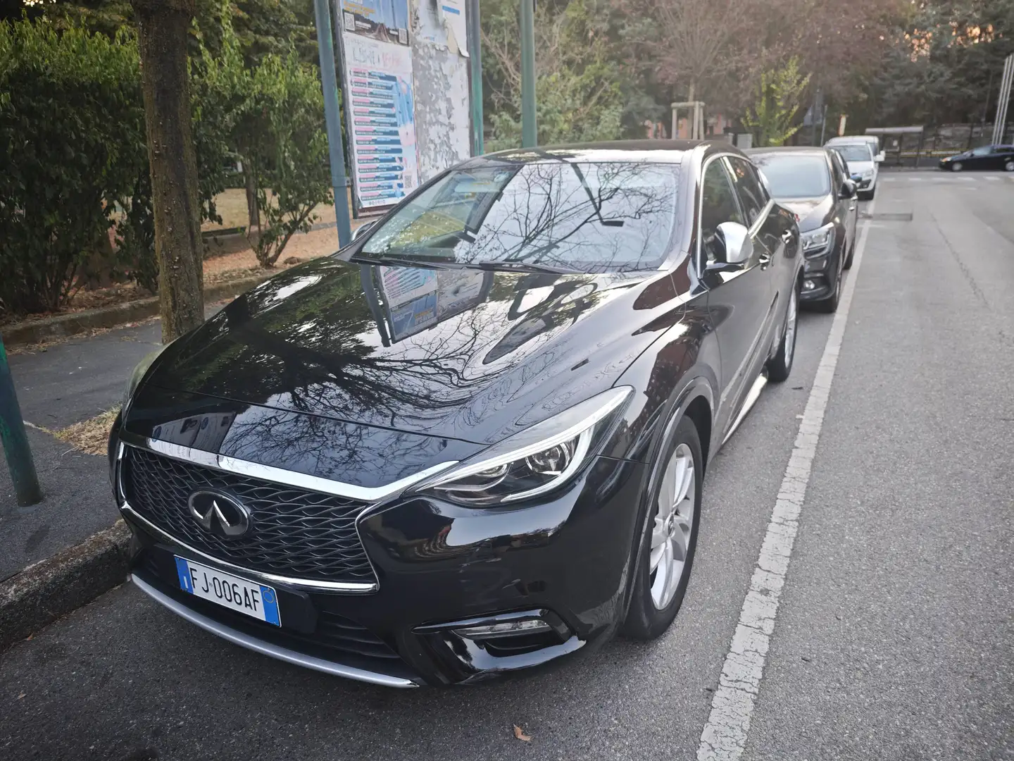 Infiniti Q30 Q30 1.5d Premium City Black 109cv dct AUTOCARRO N1 Schwarz - 1